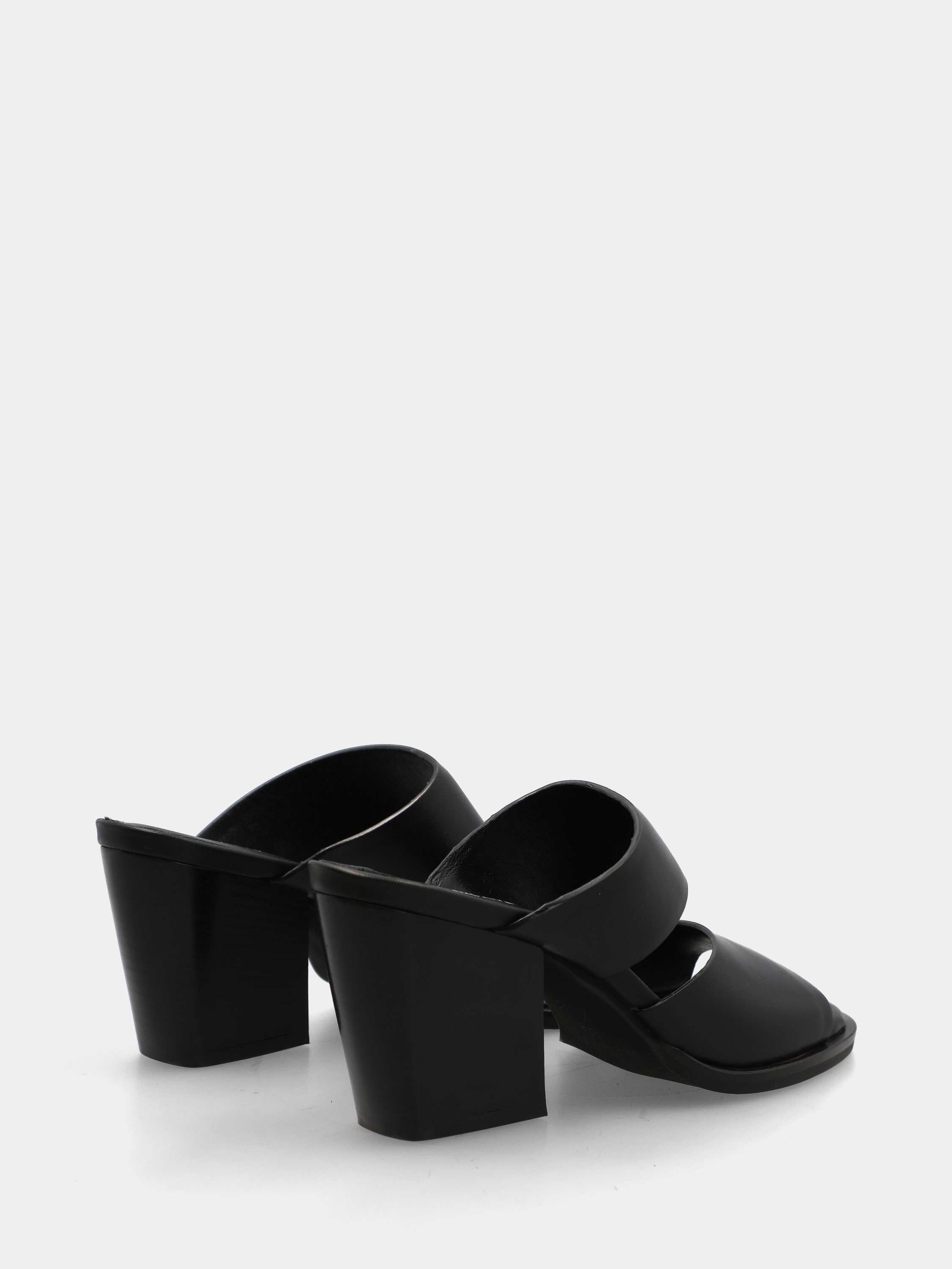 Sandalo in vitello nero con tacco a blocco