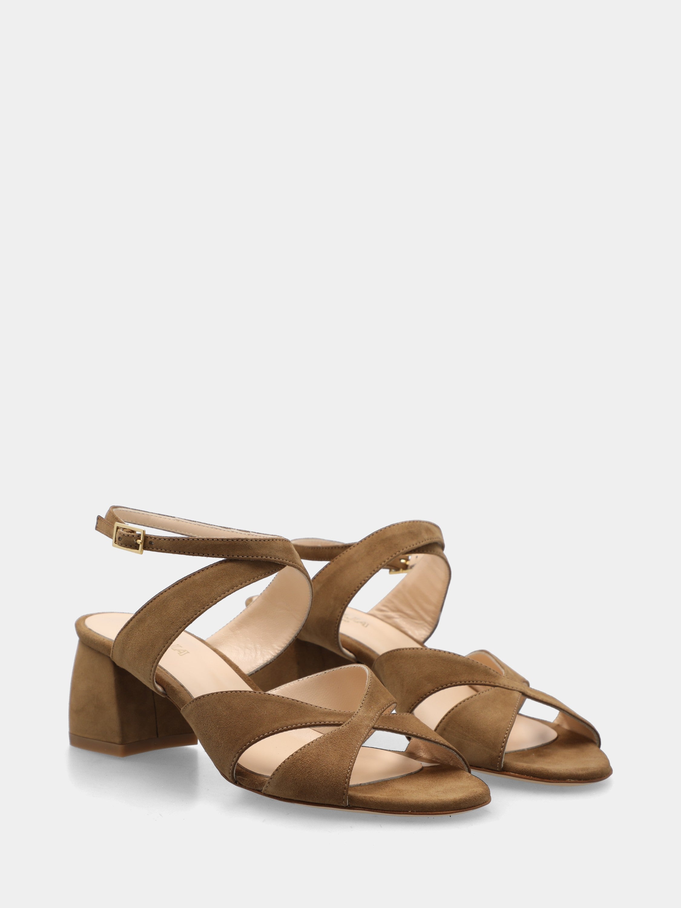 Sandalo in camoscio beige con fasce incrociate