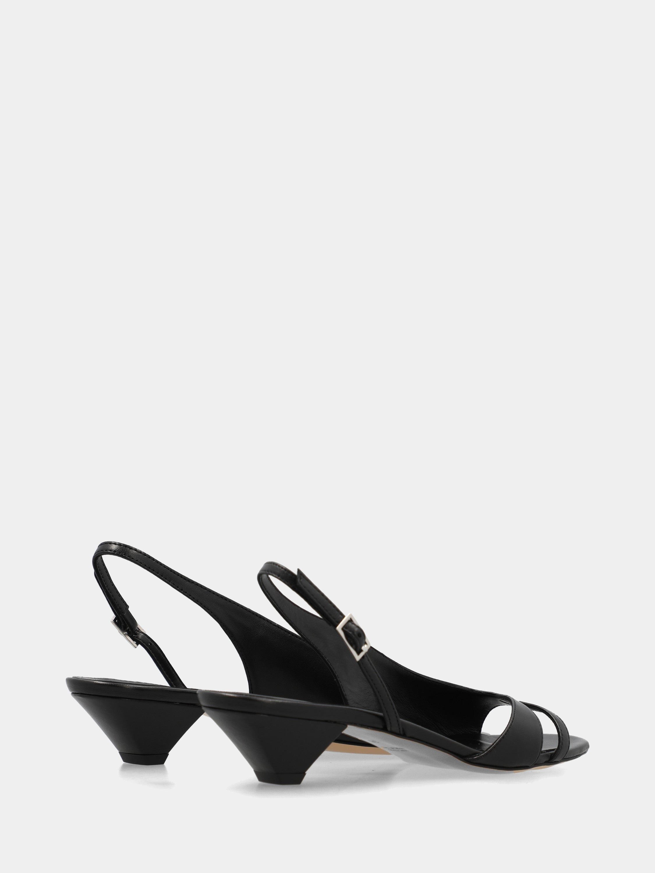 Sandalo in nappa nera con scollo asimmetrico