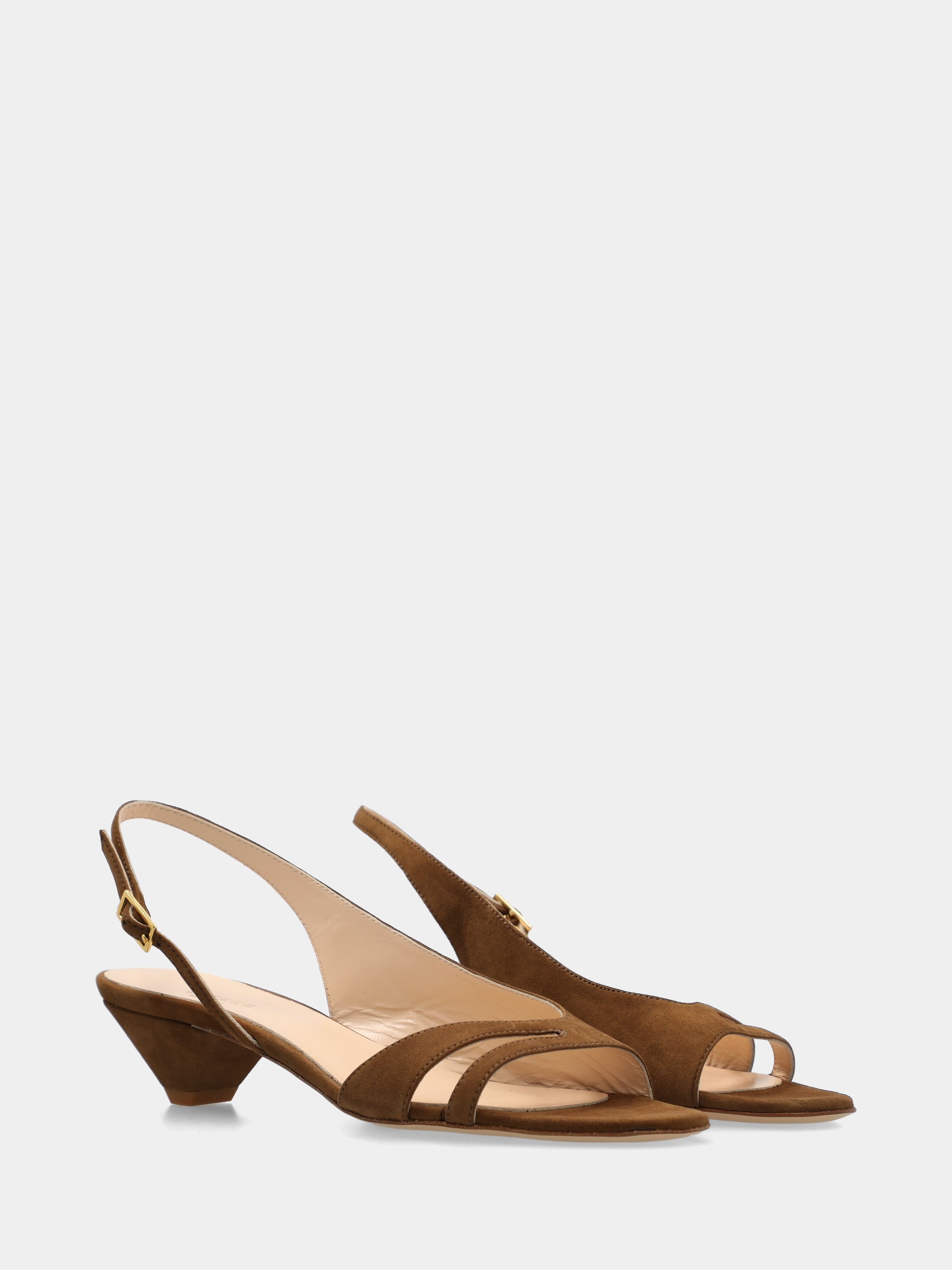 Sandalo in nappa beige con scollo asimmetrico