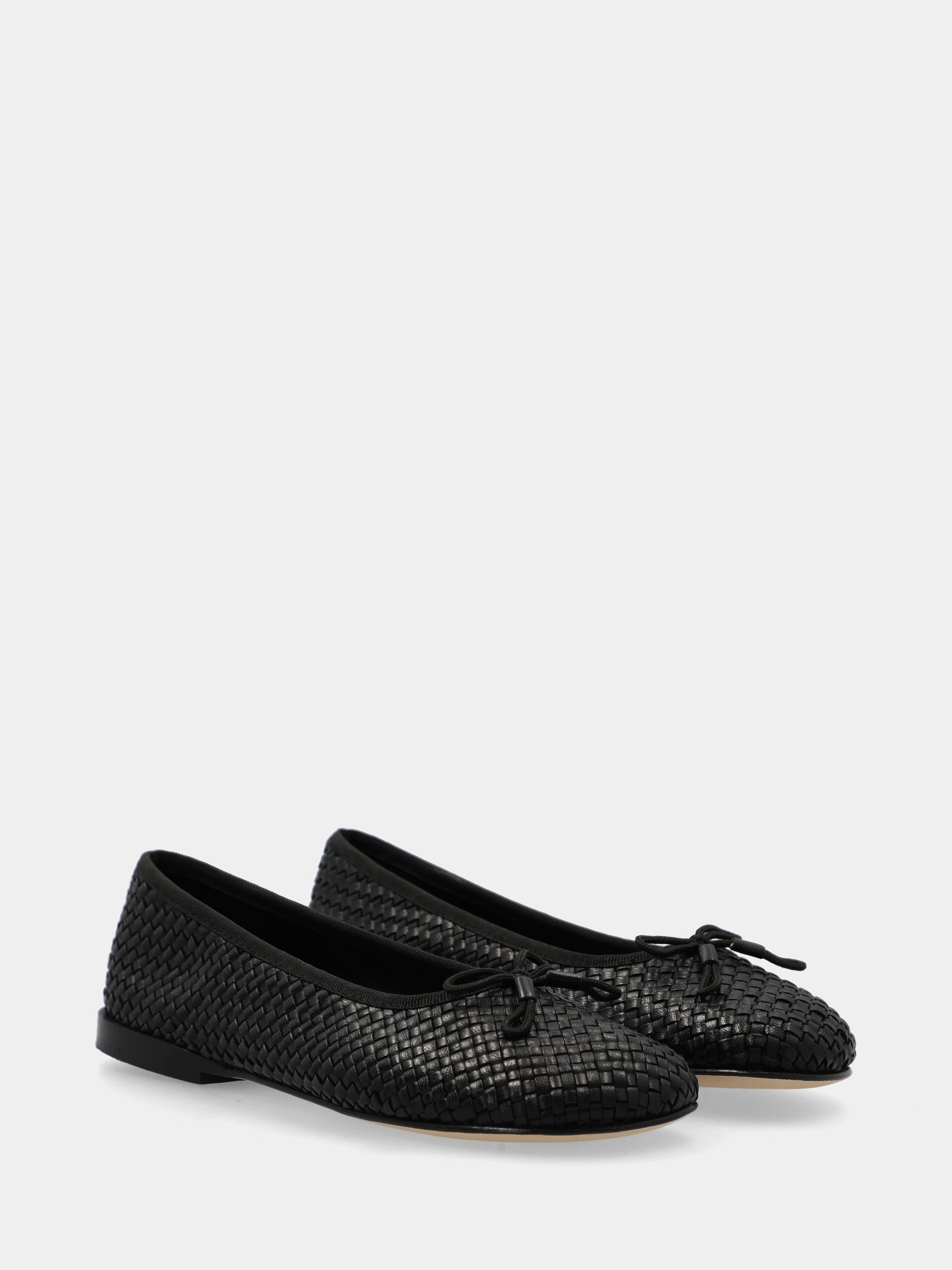 Ballerina in vitello nero con tomaia intrecciata e fiocco