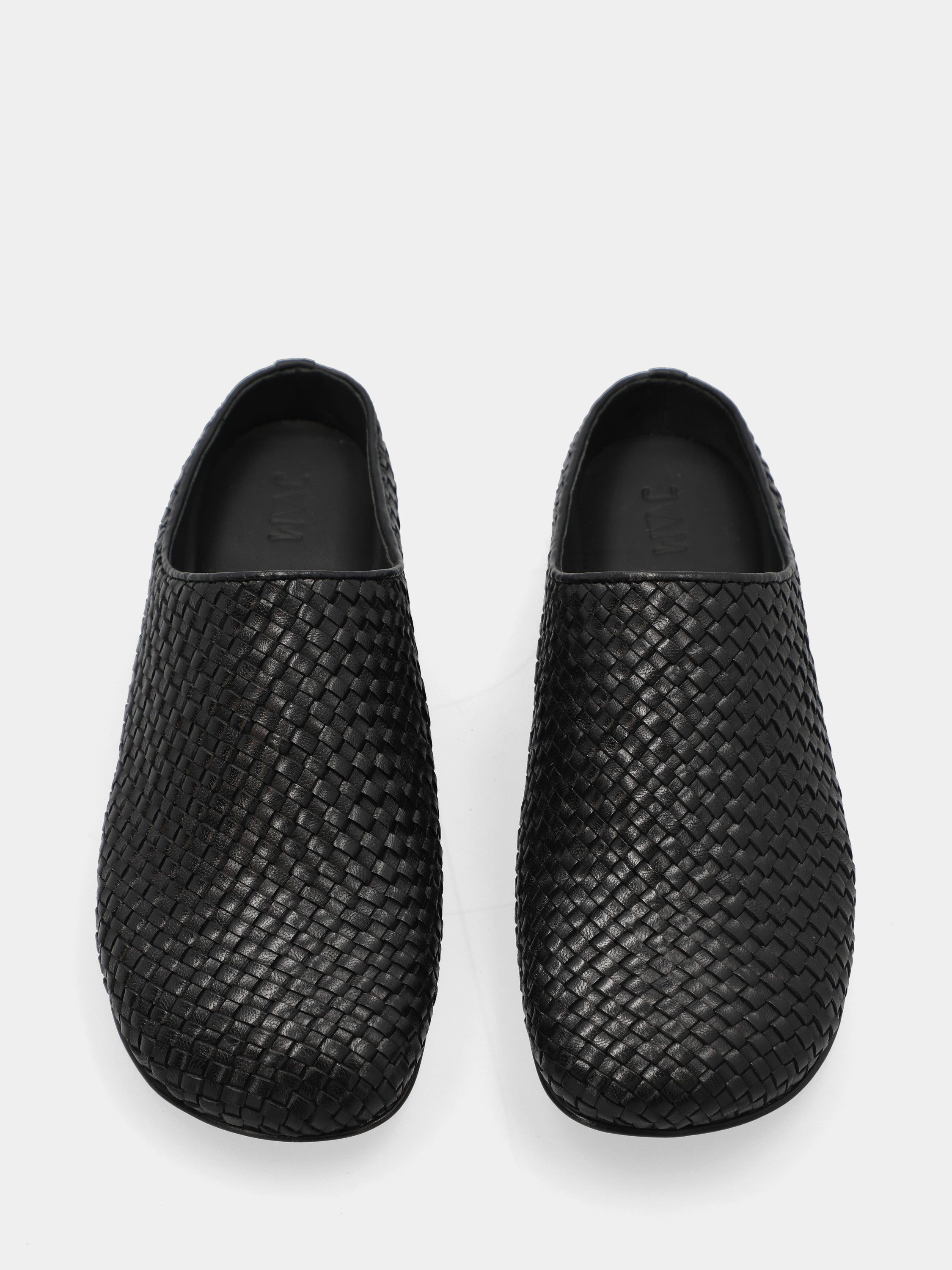 Black woven calf leather clog with rounded toe for foot
