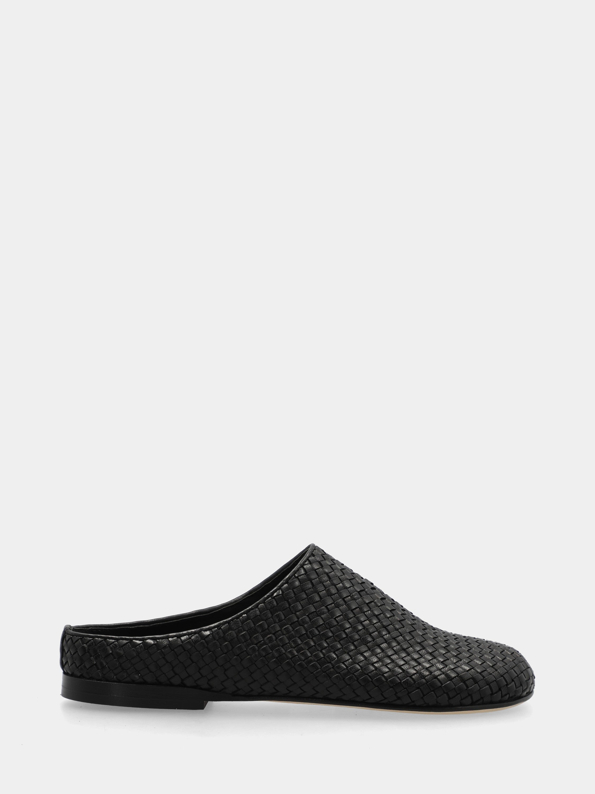 Black woven calf leather clog with rounded toe for foot