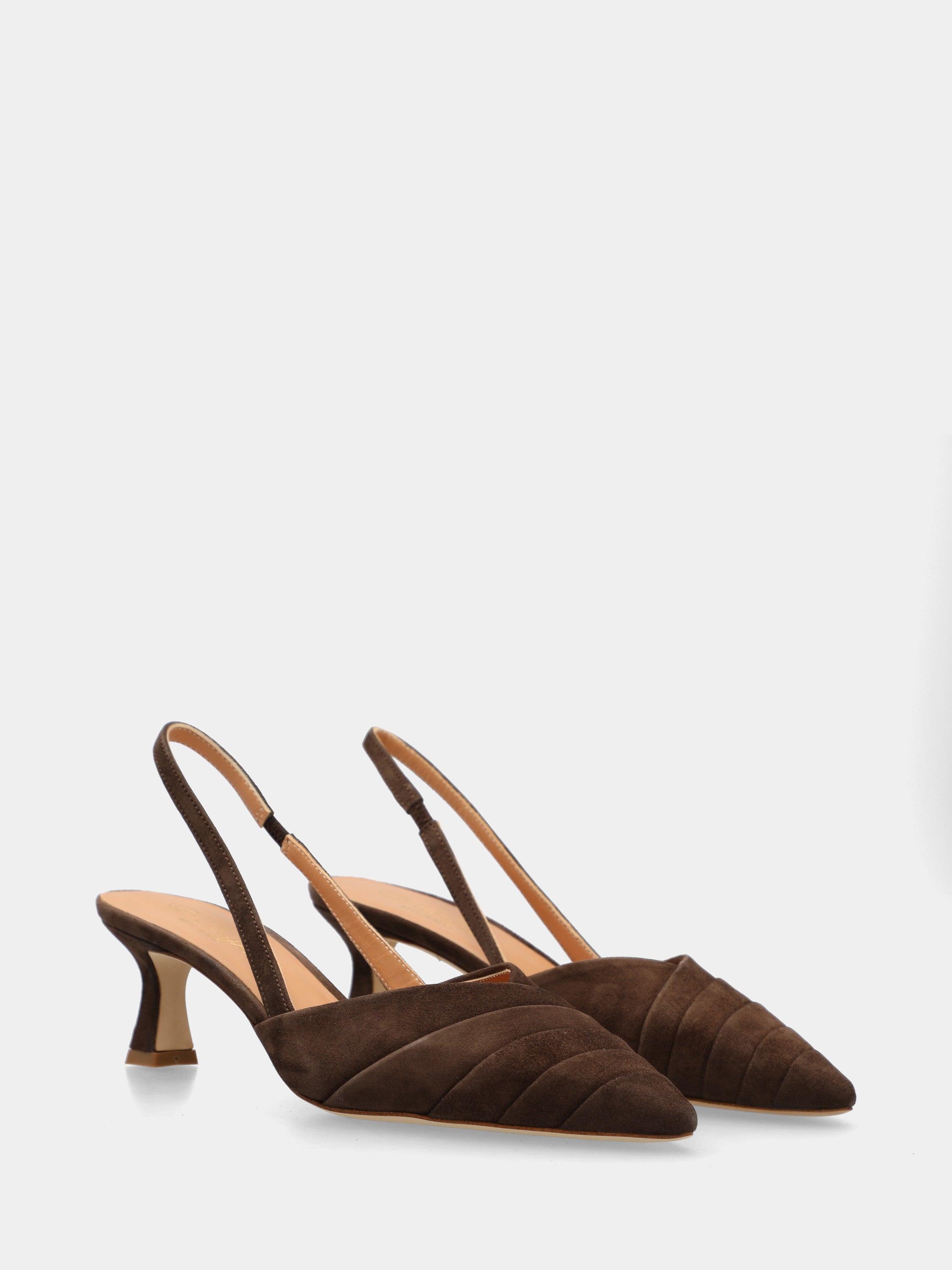 Slingback en suède marron foncé avec volants et talon en forme de calice
