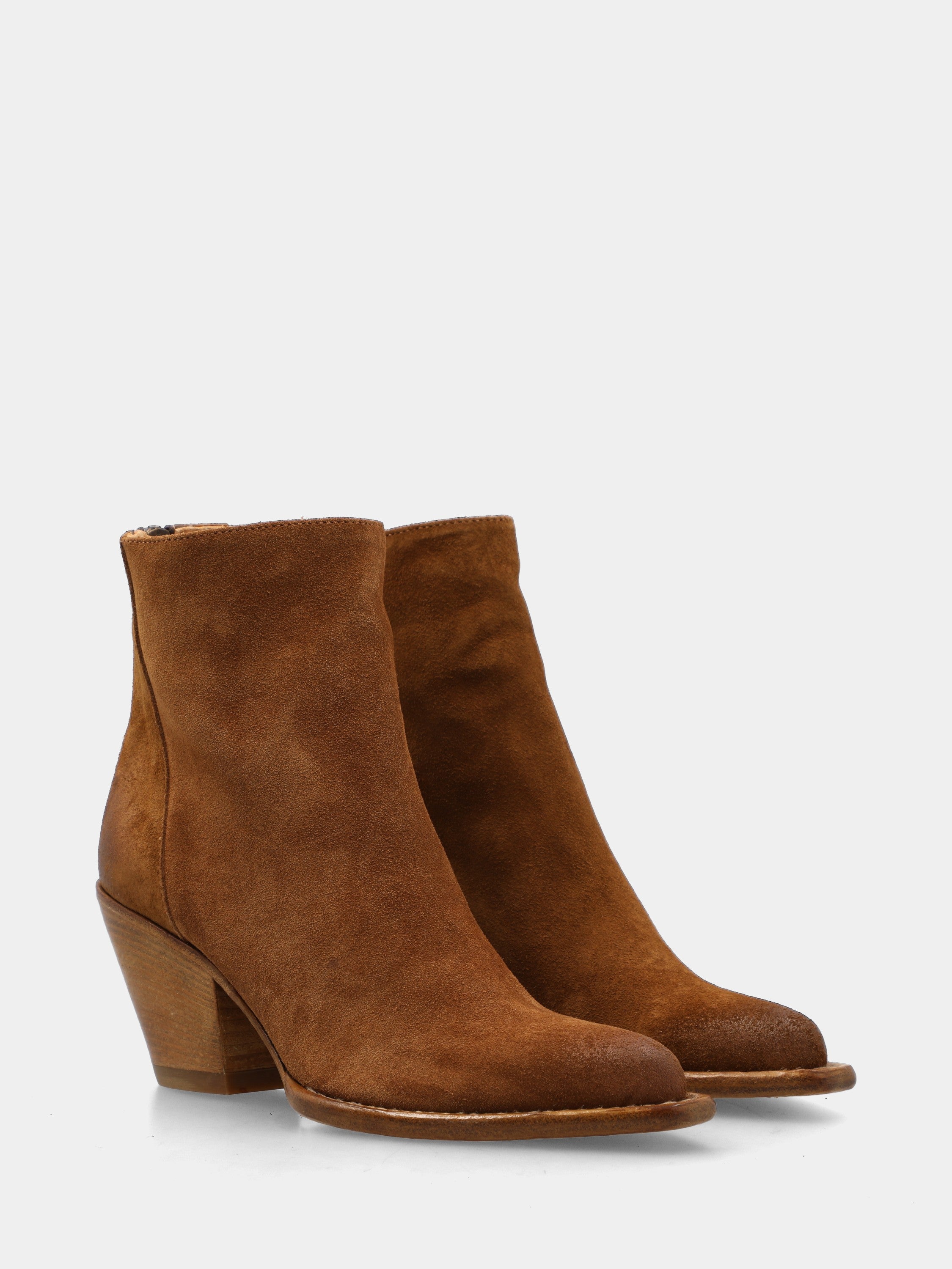 Campero in suede marrone con tacco cubano