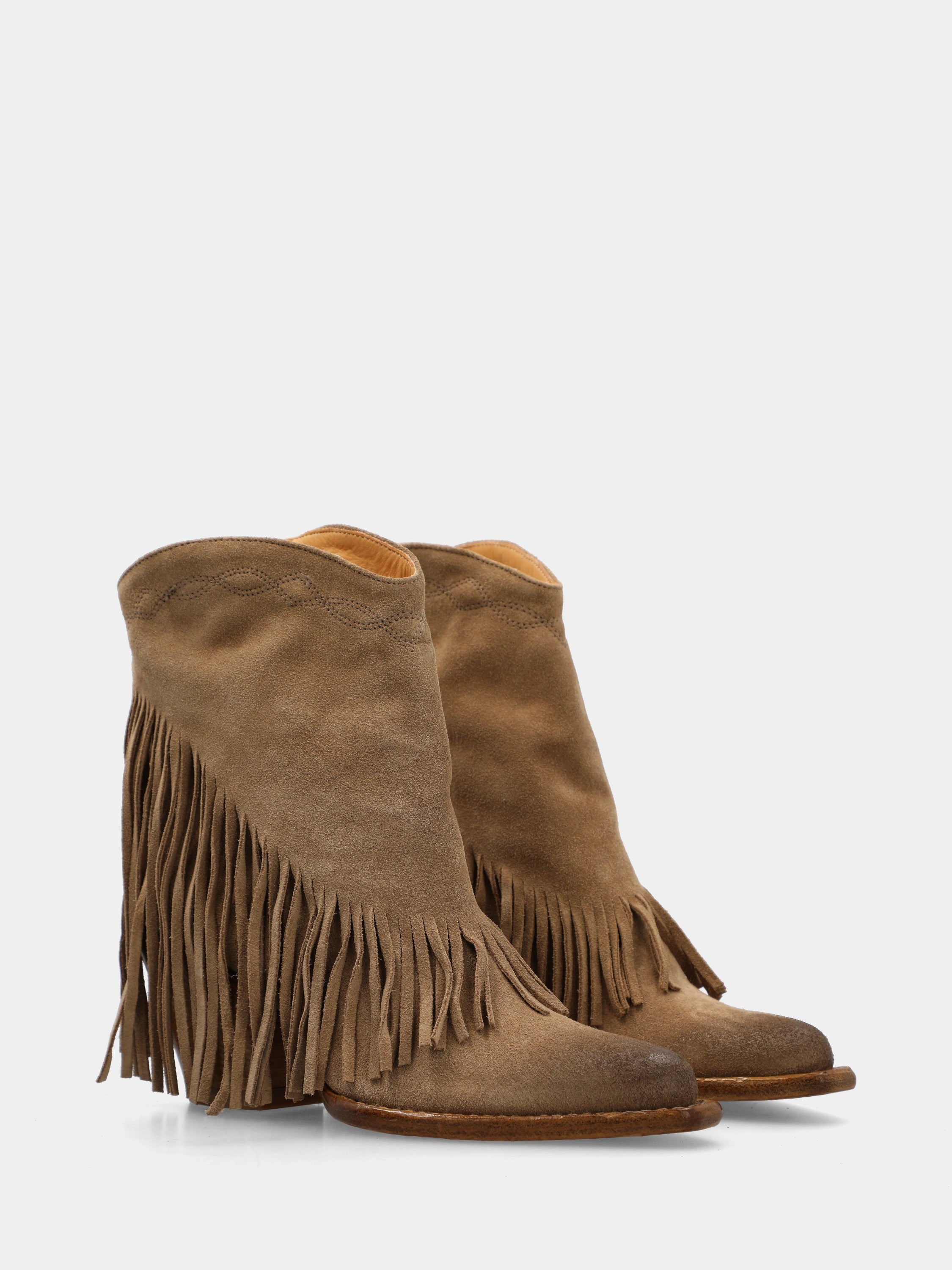 Campero in suede beige con frange sul risvolto