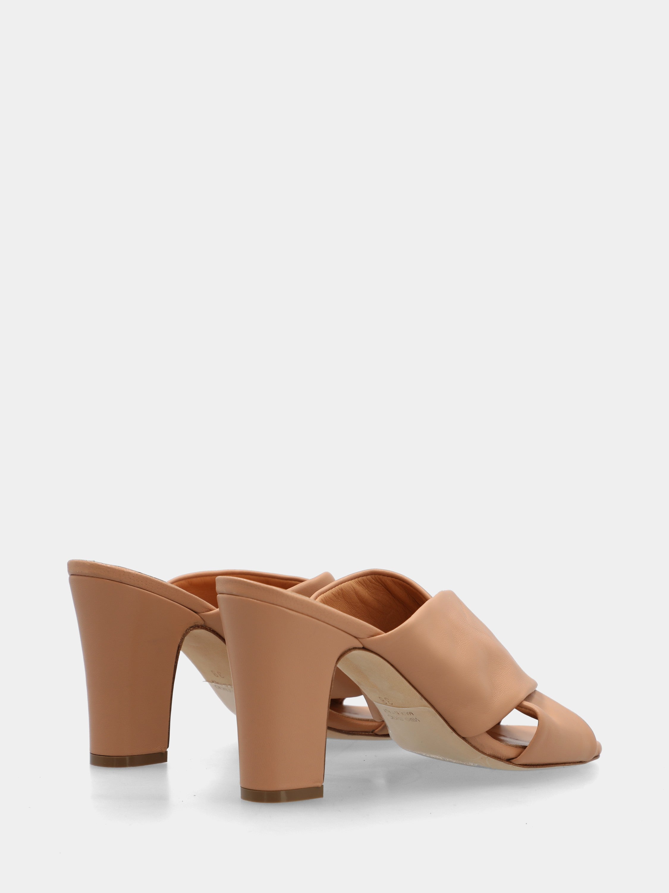Ciabatta in nappa beige con fasce incrociate