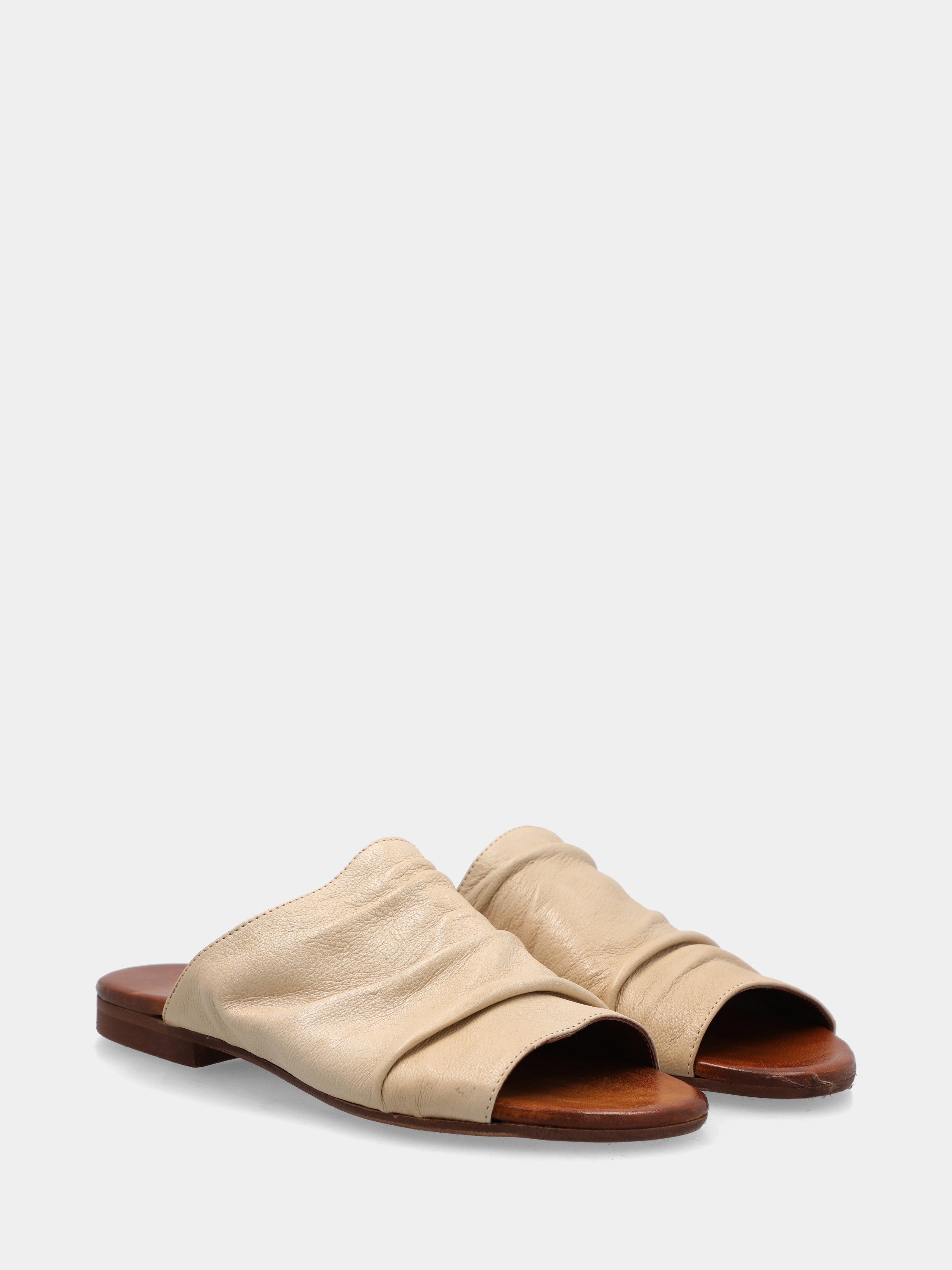 Ciabattina in nappa beige con fascione goffrato