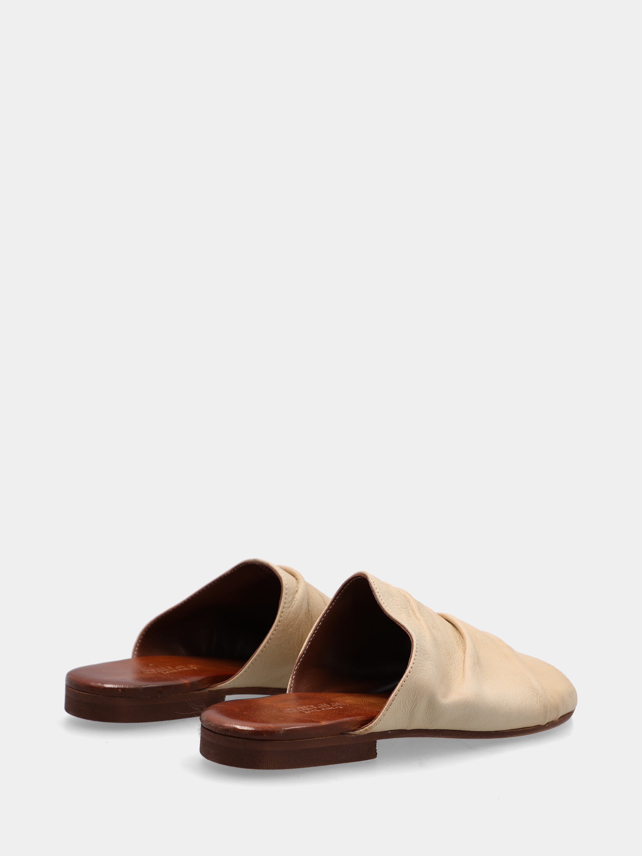 Ciabattina in nappa beige con fascione goffrato