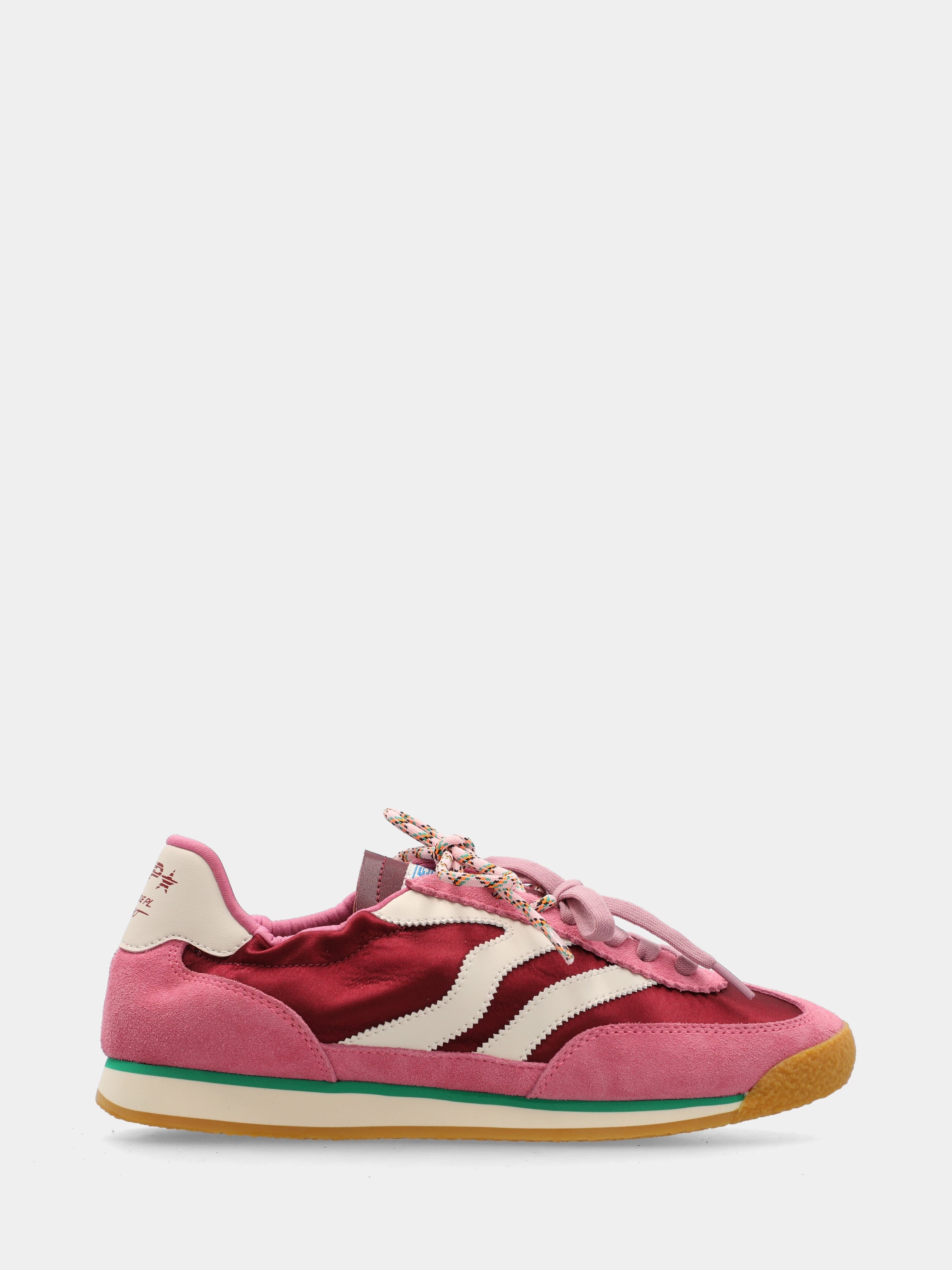 Sneaker aus Wildleder mit weißen und bordeauxfarbenen Einsätzen