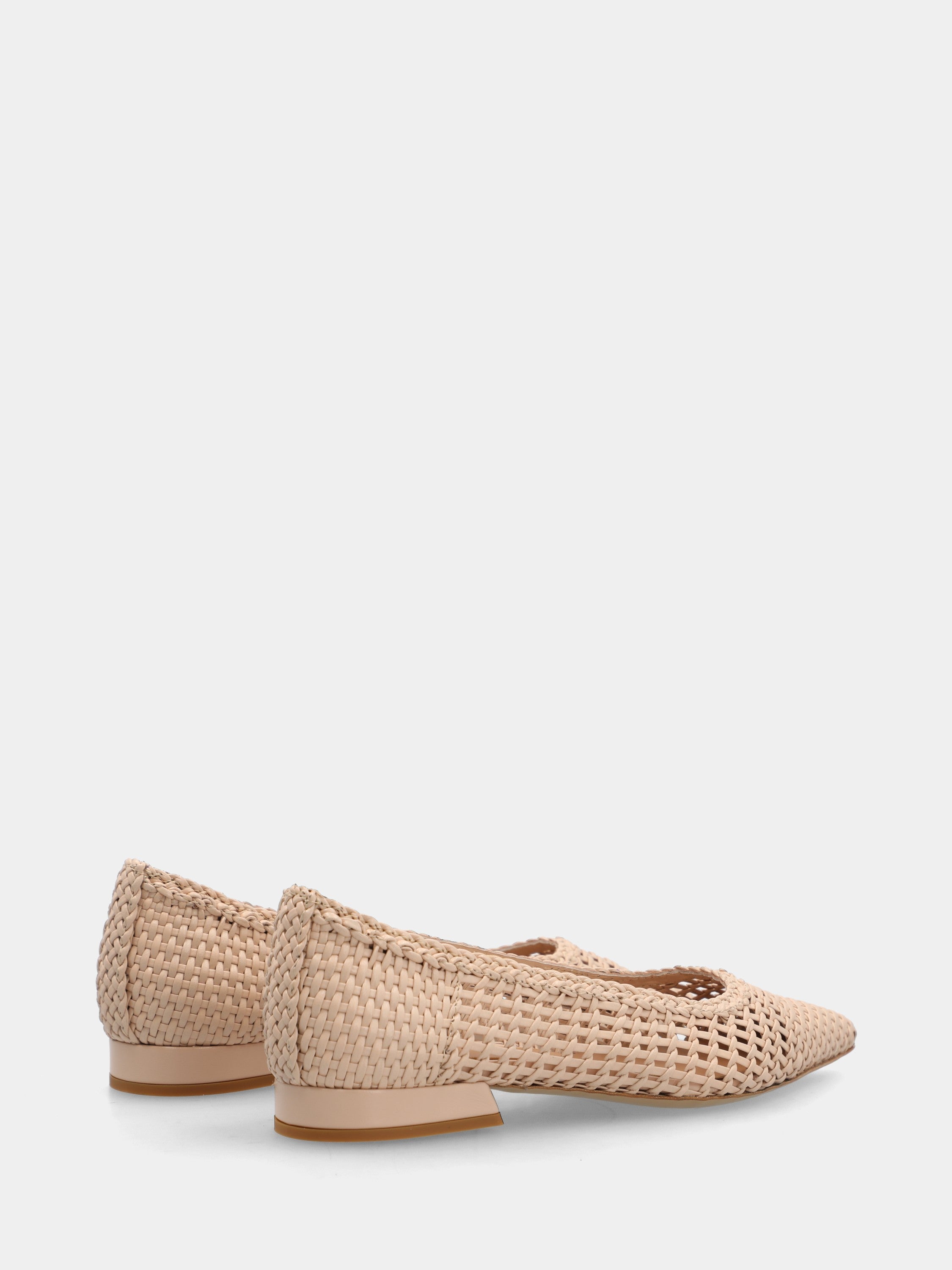 Ballerine en nappa beige tressée avec bout effilé