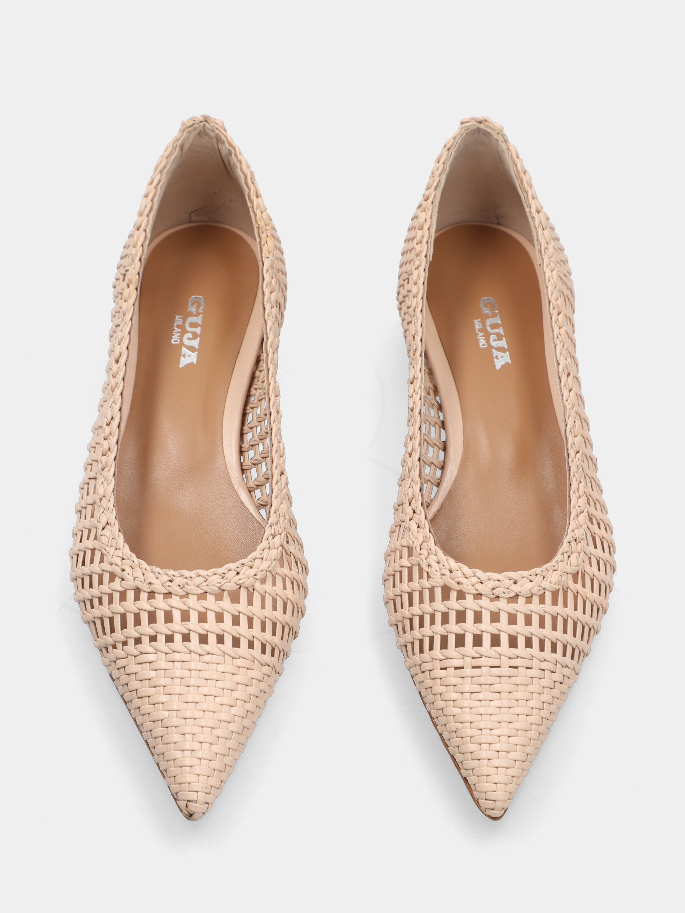 Ballerina in nappa beige intrecciata e punta sfilata