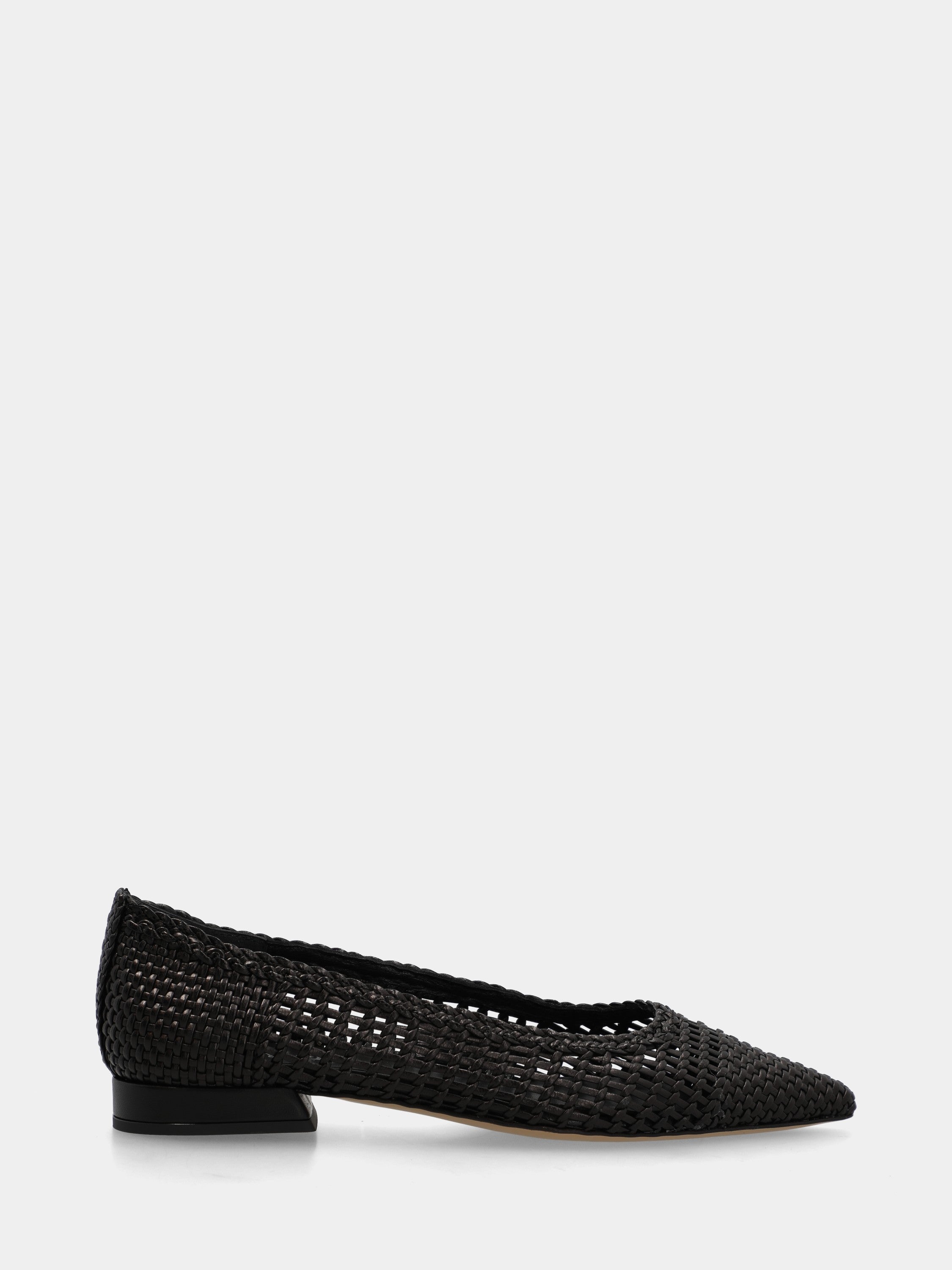 Ballet flat in woven black nappa with pointed toe