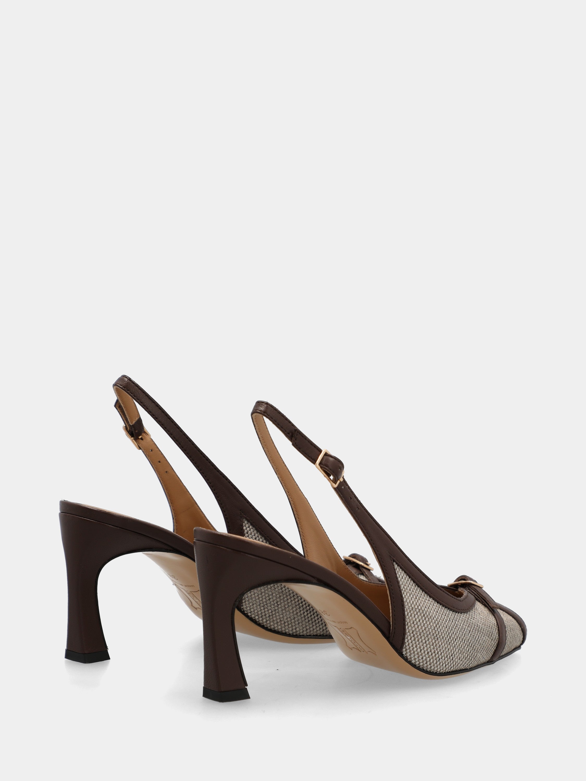 Sandalo slingback in tessuto beige con tacco a coda