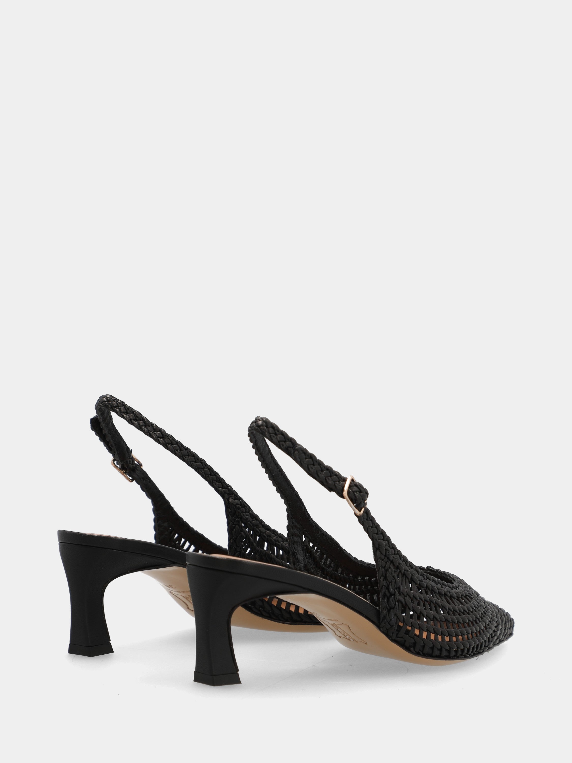 Slingback aus schwarzem Nappaleder mit Flechtmuster und spitzer Spitze