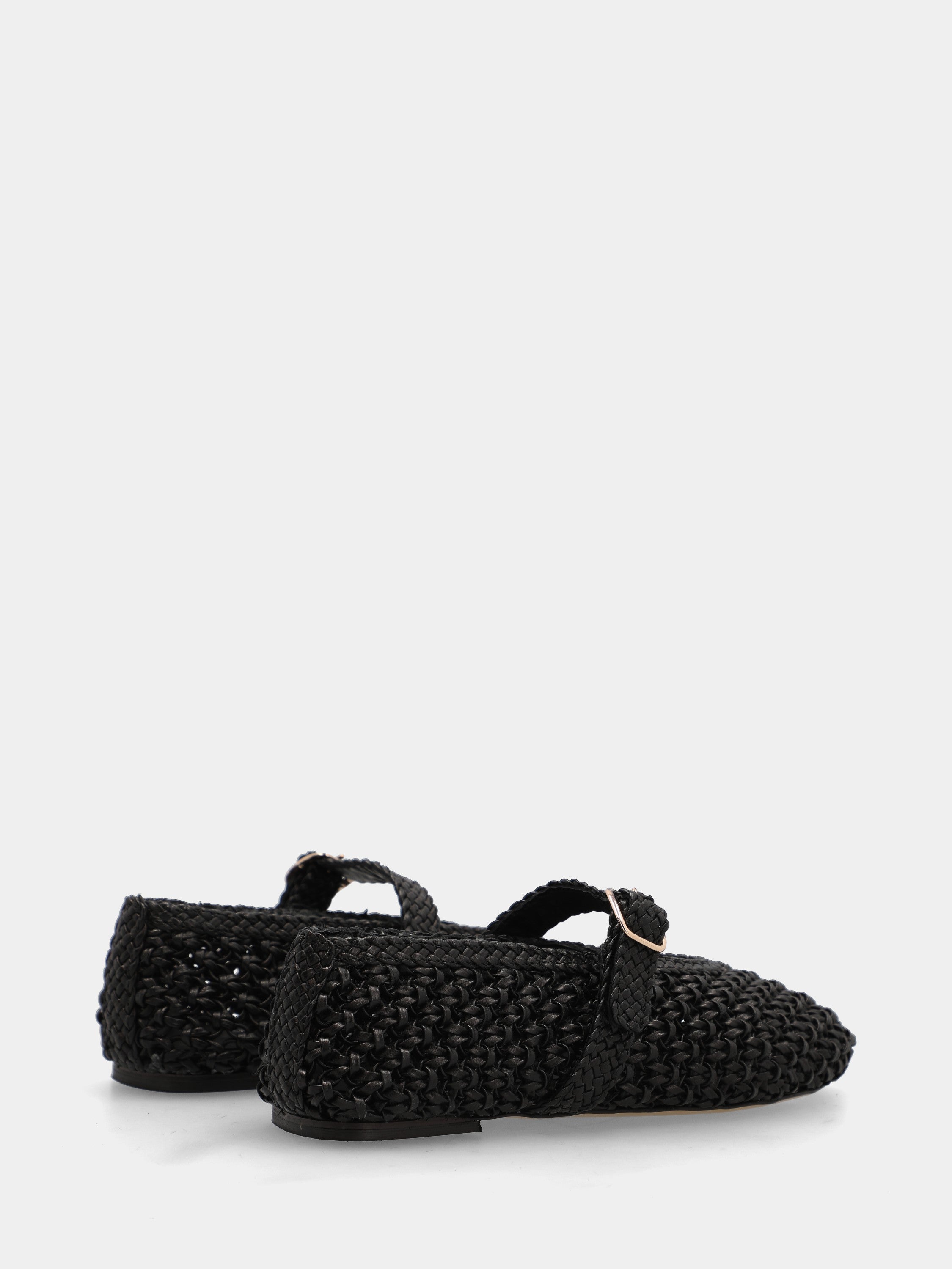 Ballerine en nappa noire tressée avec perforations