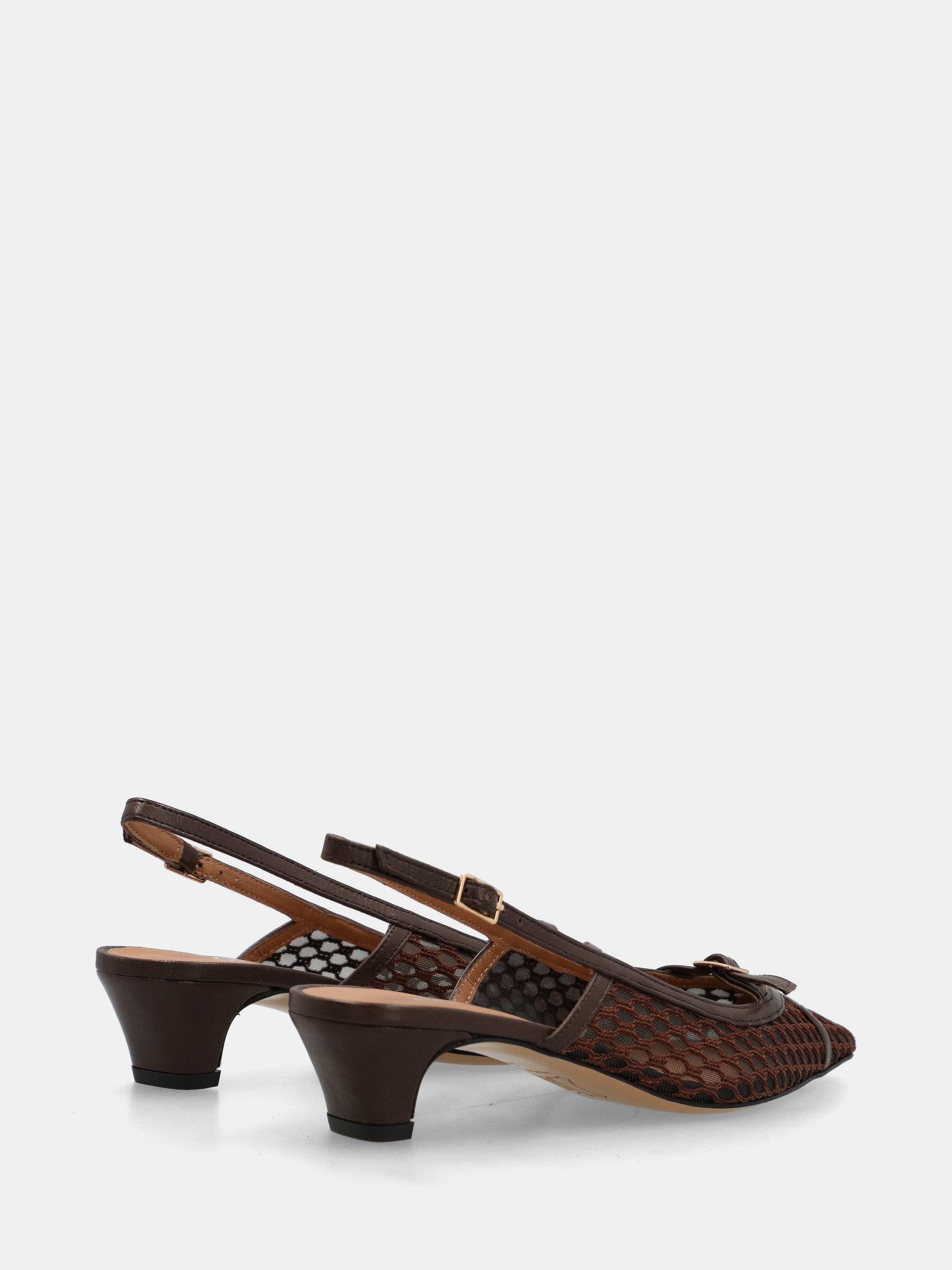 Slingback in dunkelbraunem Stoff mit Häkelnetz und halbkonischem Absatz