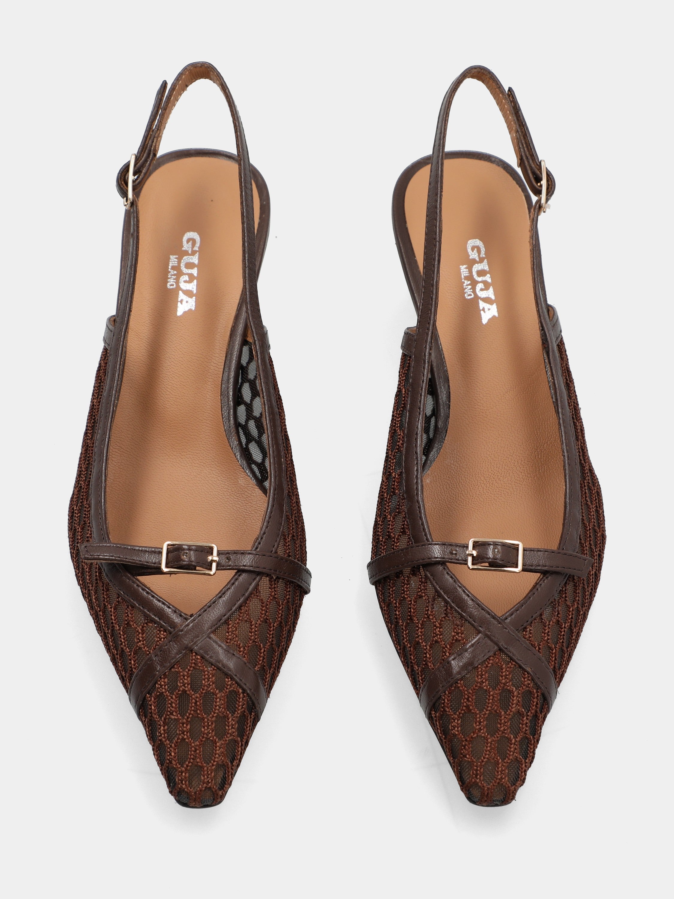 Slingback in dunkelbraunem Stoff mit Häkelnetz und halbkonischem Absatz