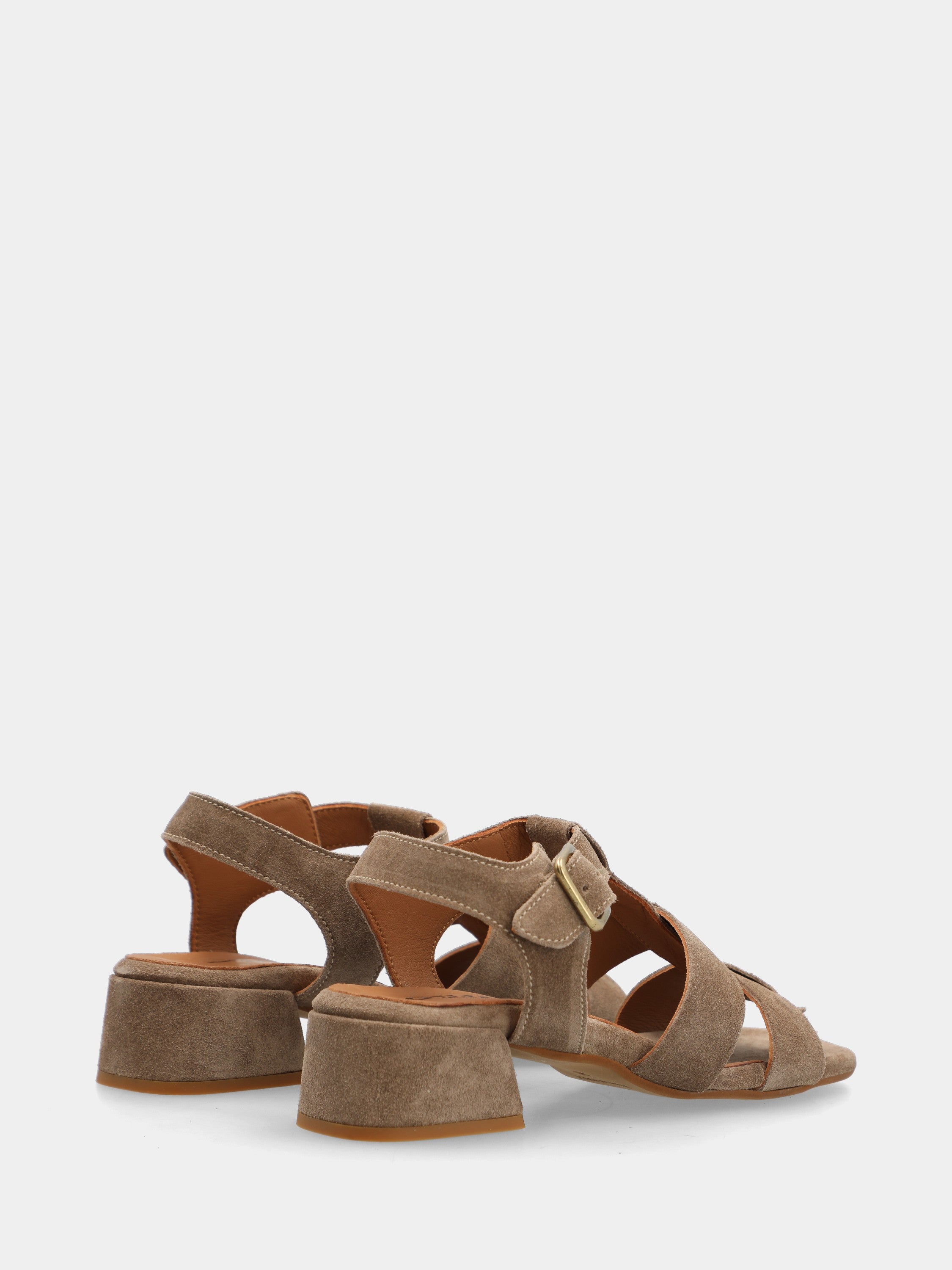 Beiger Wildleder-Sandalette mit schmalen Riemchen und rohen Kanten