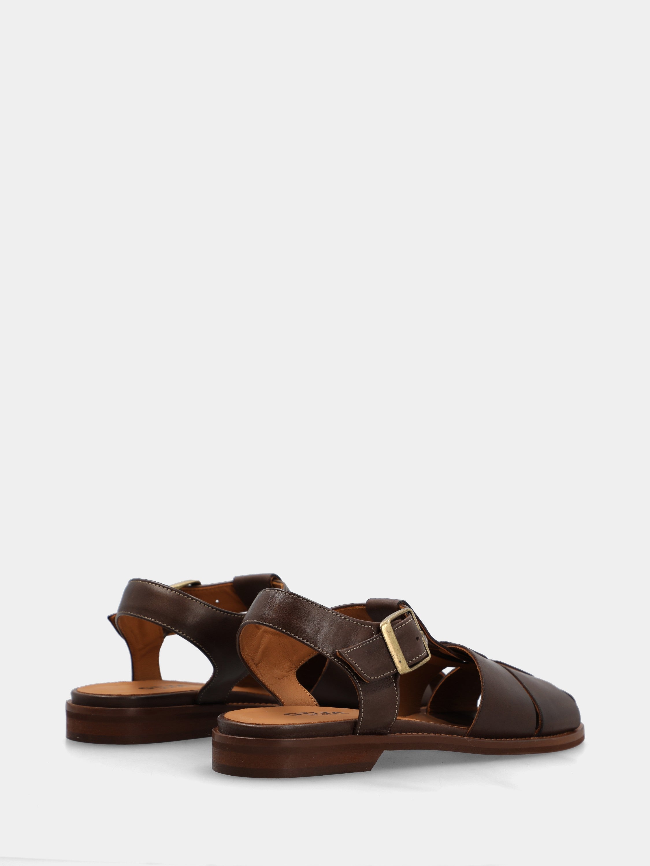 Sandale en veau marron foncé avec brides à coupe franche et talon