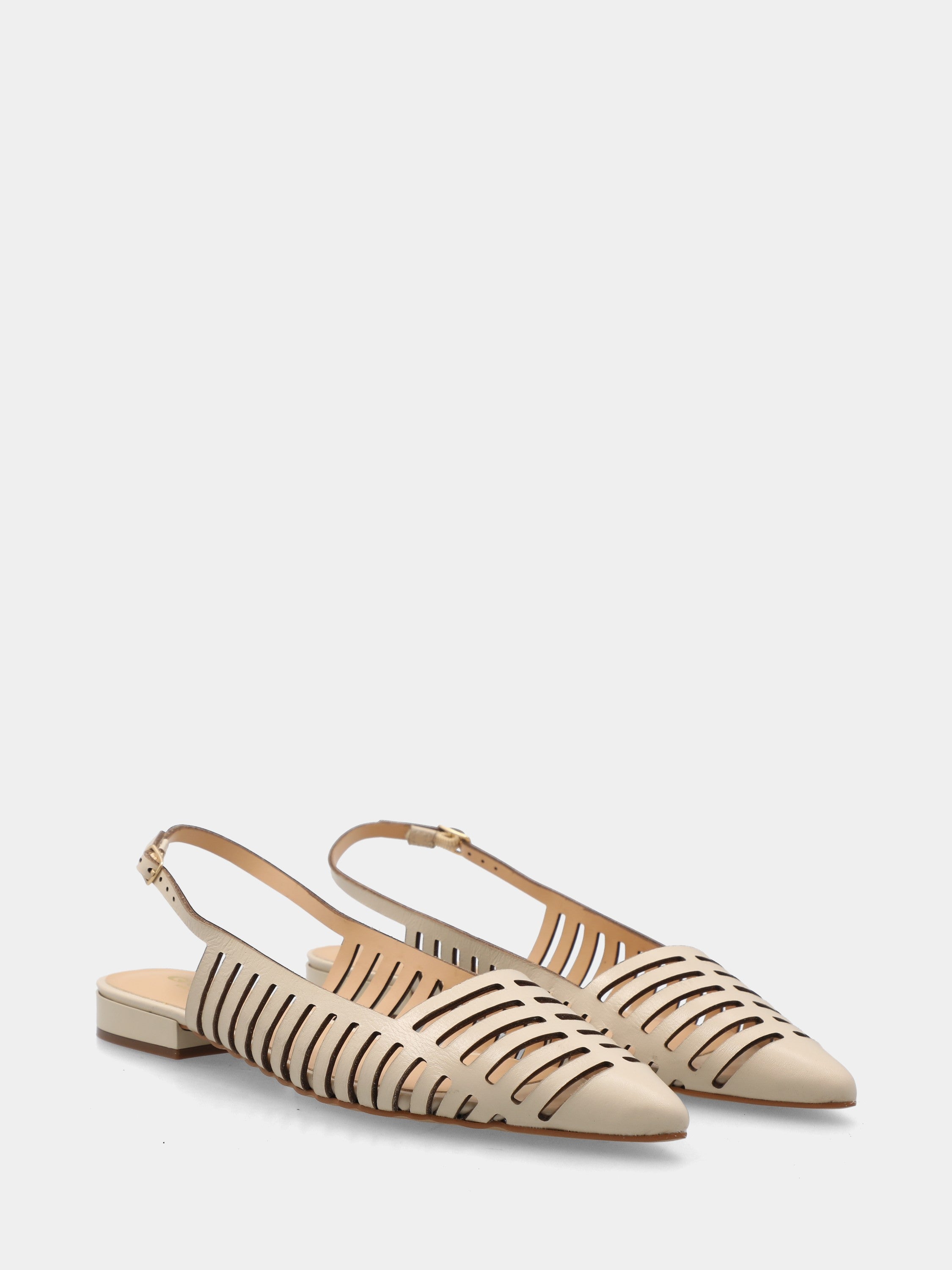 Slingback in vitello bianco con feritoie laser