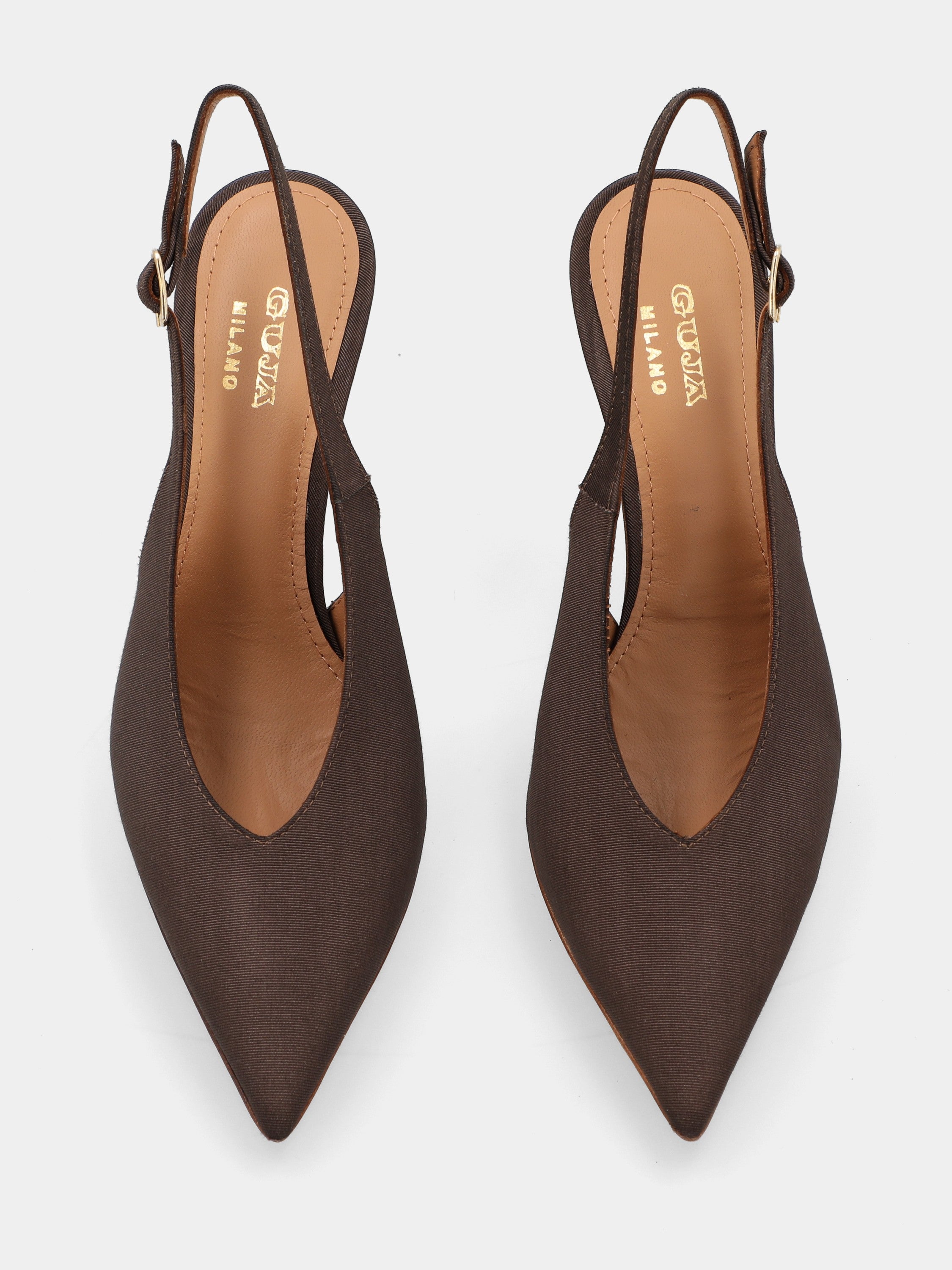 Slingback aus dunkelbraunem Stoff mit U-Ausschnitt und konischem Absatz