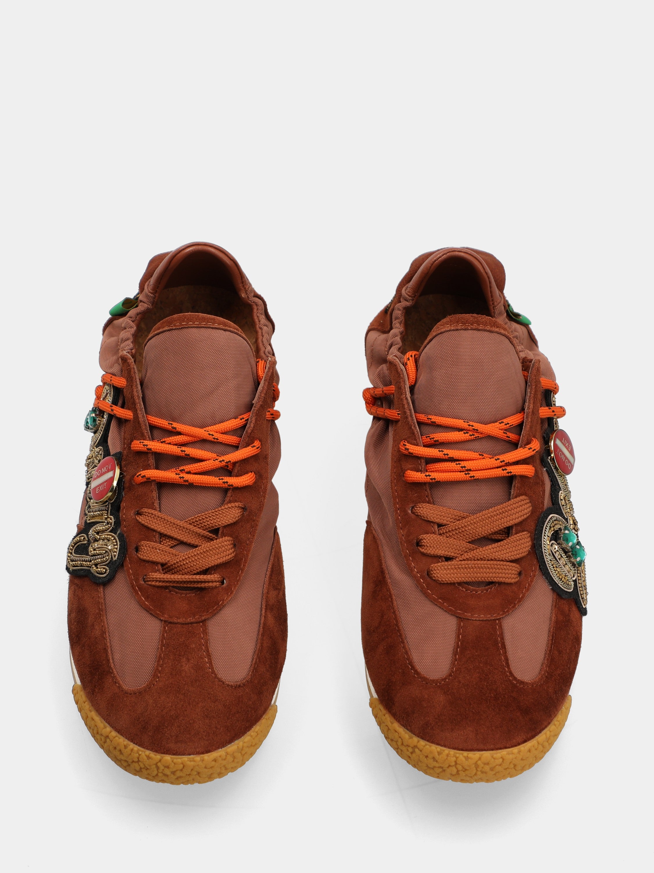 Sneaker in coffee suede with 20mm wedge and trekking laces