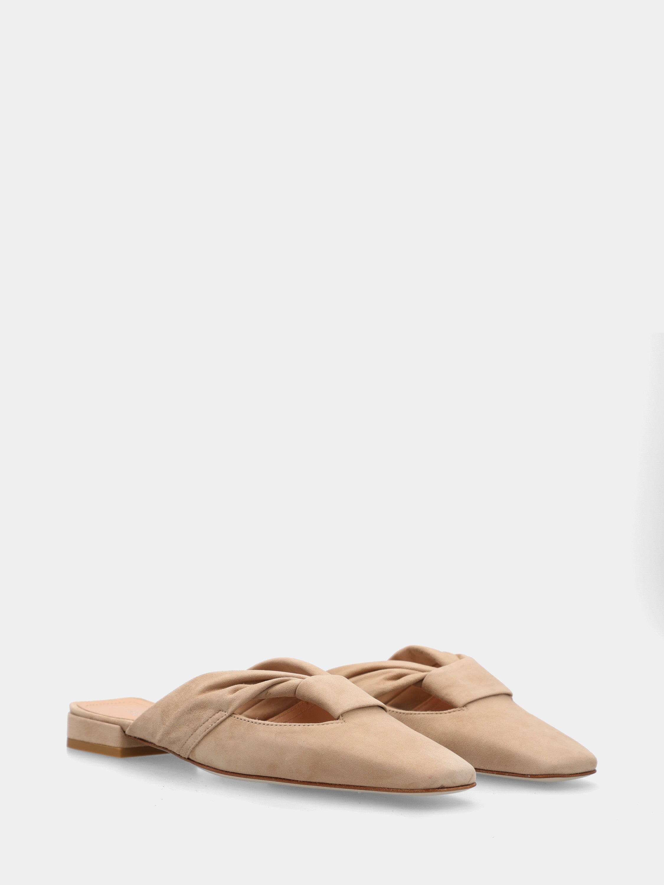 Sabot in camoscio beige con nodo e punta quadratina