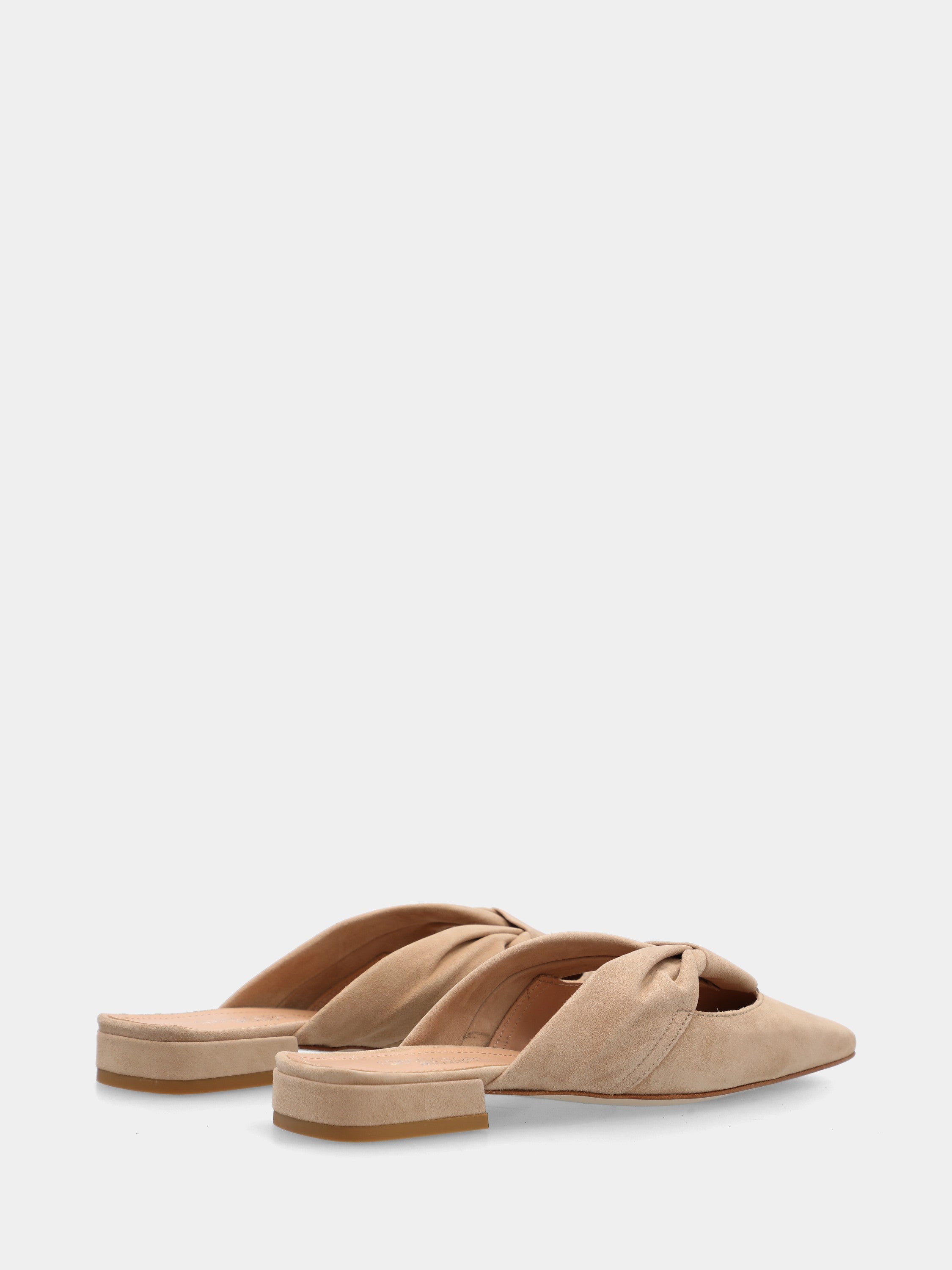 Sabot in camoscio beige con nodo e punta quadratina