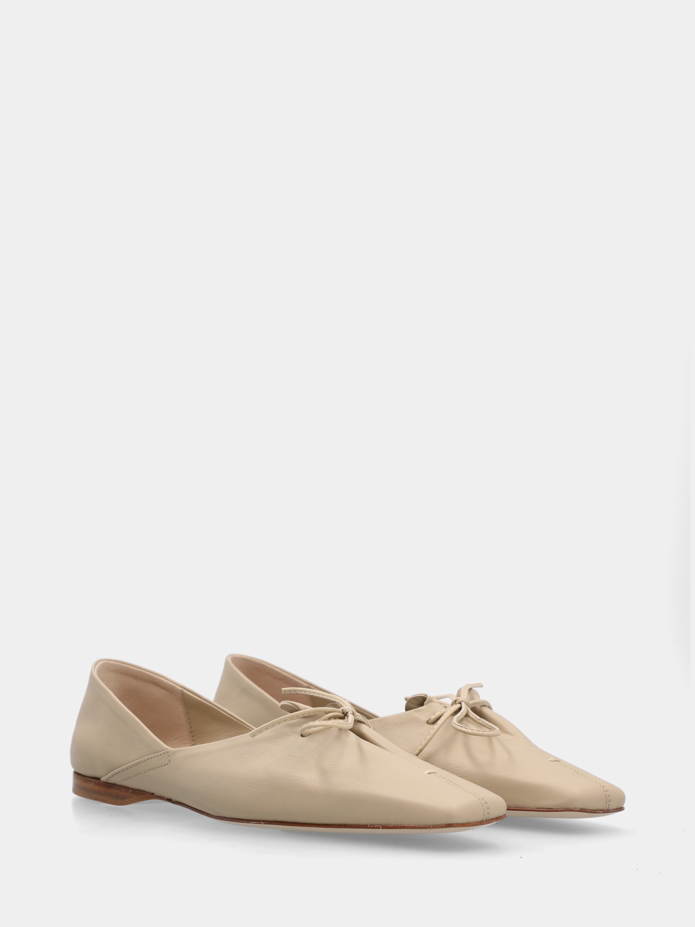 Beige nappa ballet flat with gathered detail and square toe