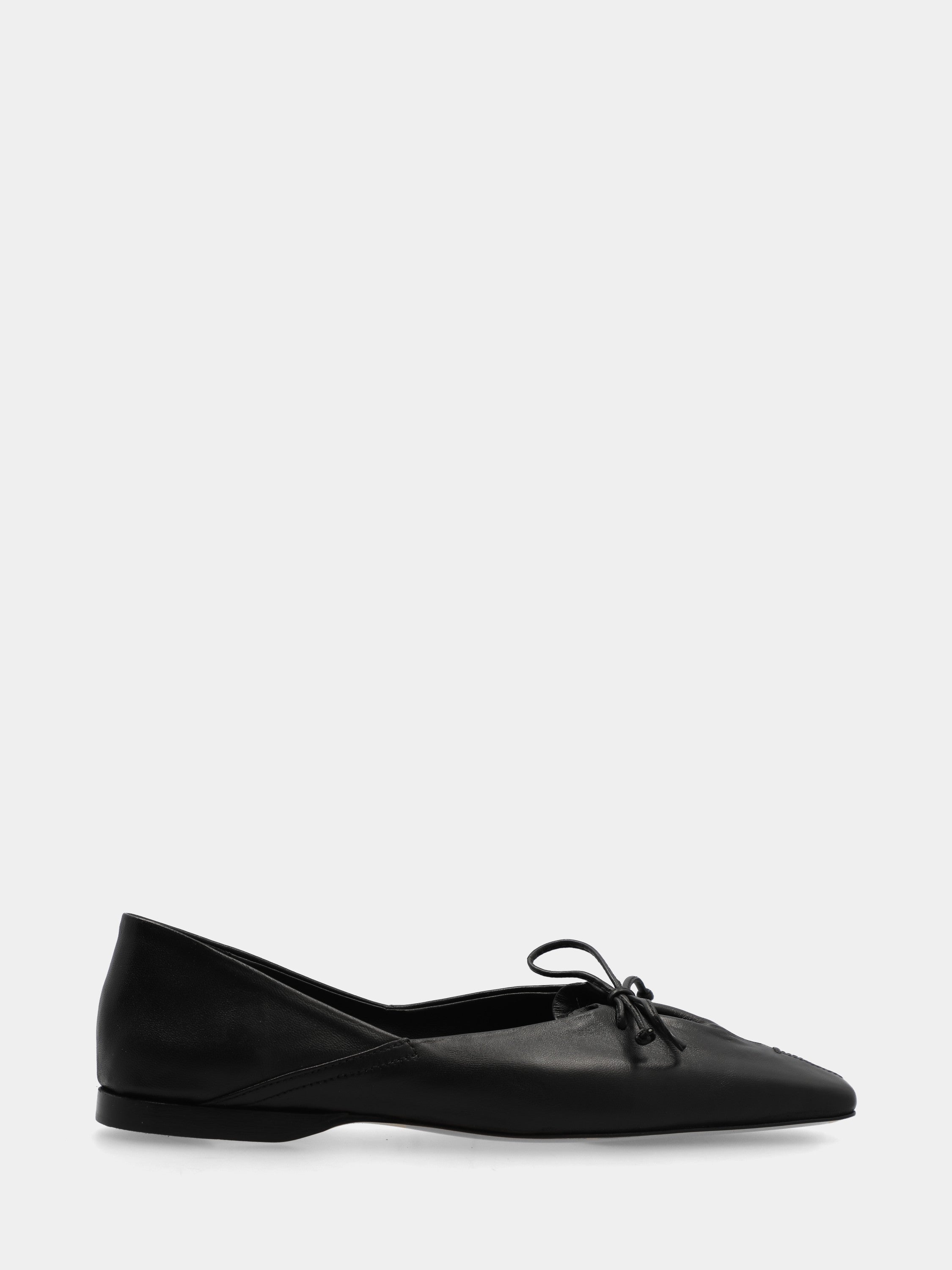Ballet flat in black nappa leather with gathered detail and square toe