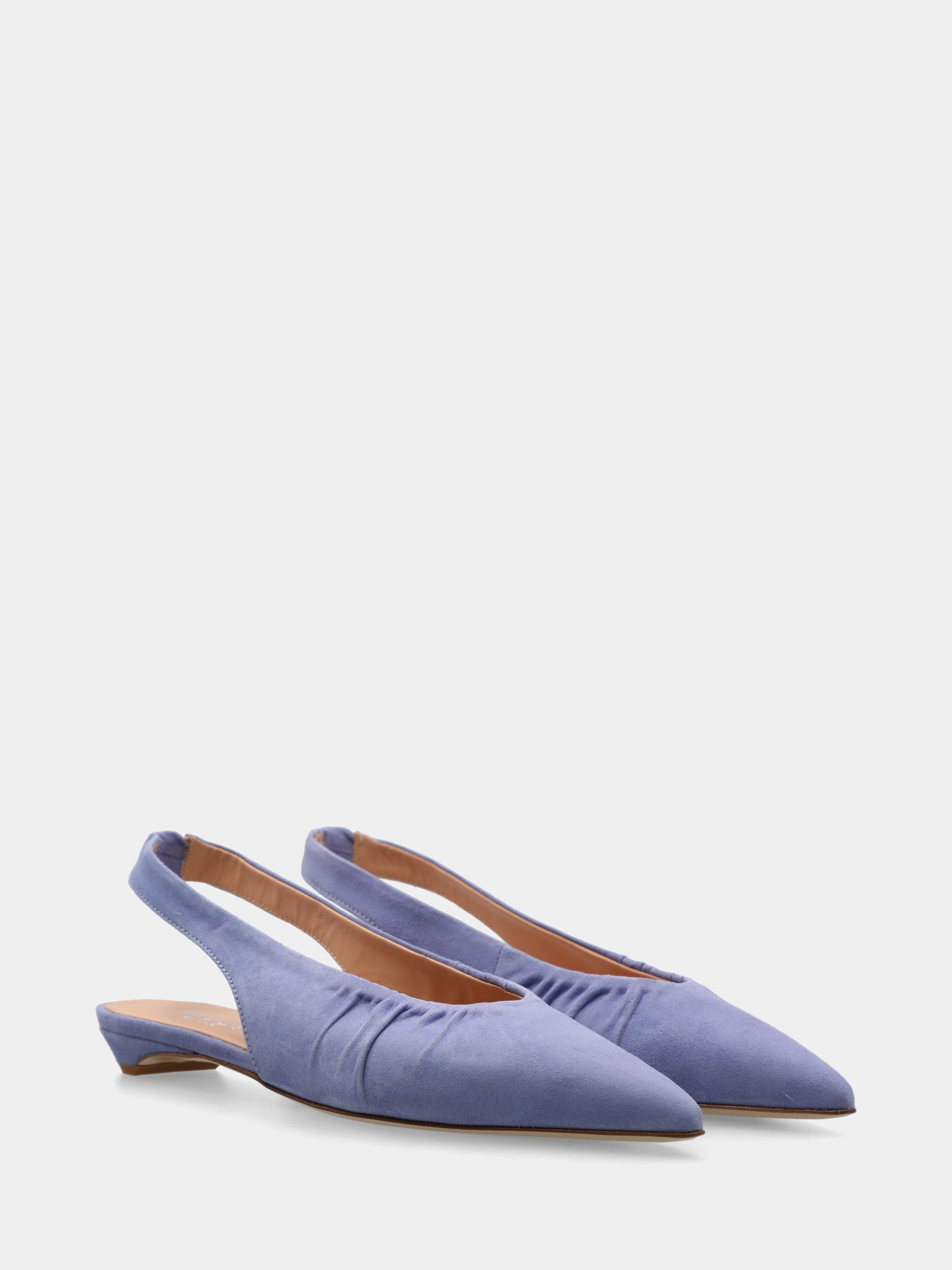 Slingback in camoscio indaco con tacco conico fasciato in pelle