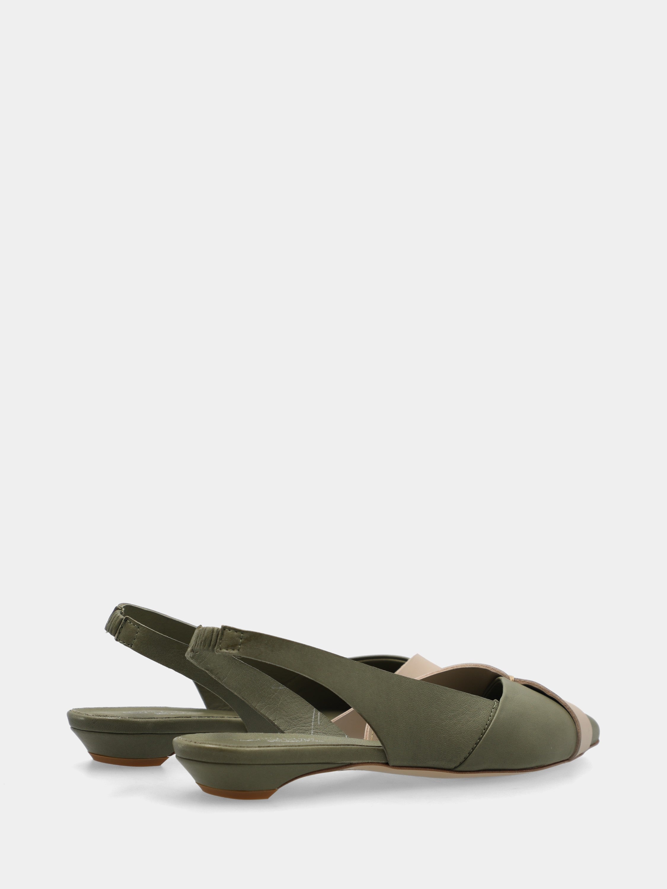 Bicolore Slingback aus Kalbsleder in Salbeigrün und Beige mit konischem Absatz