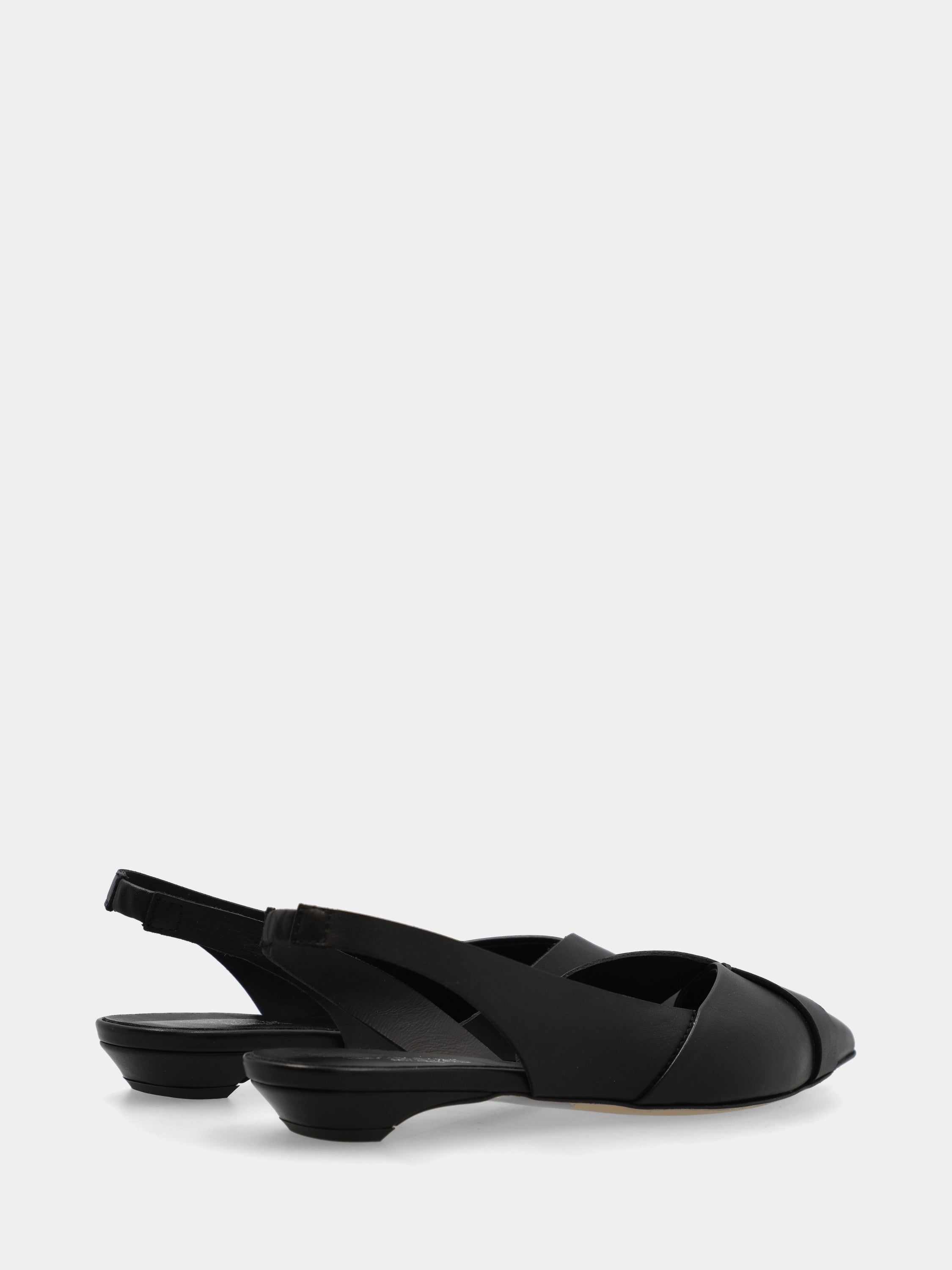 Slingback in nappa nera con tacco conico