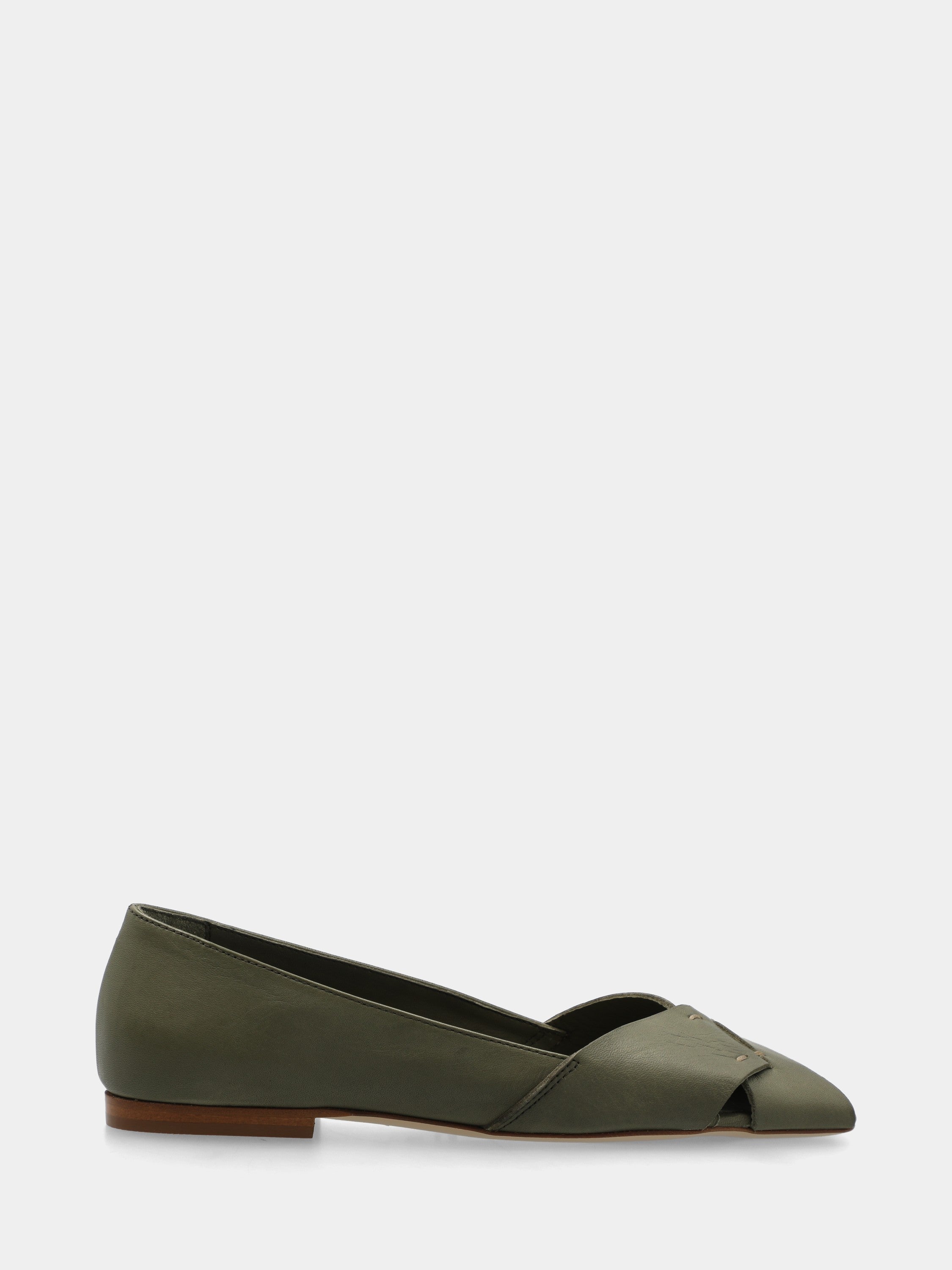 Calf leather sandal in sage with crossed straps on the sole