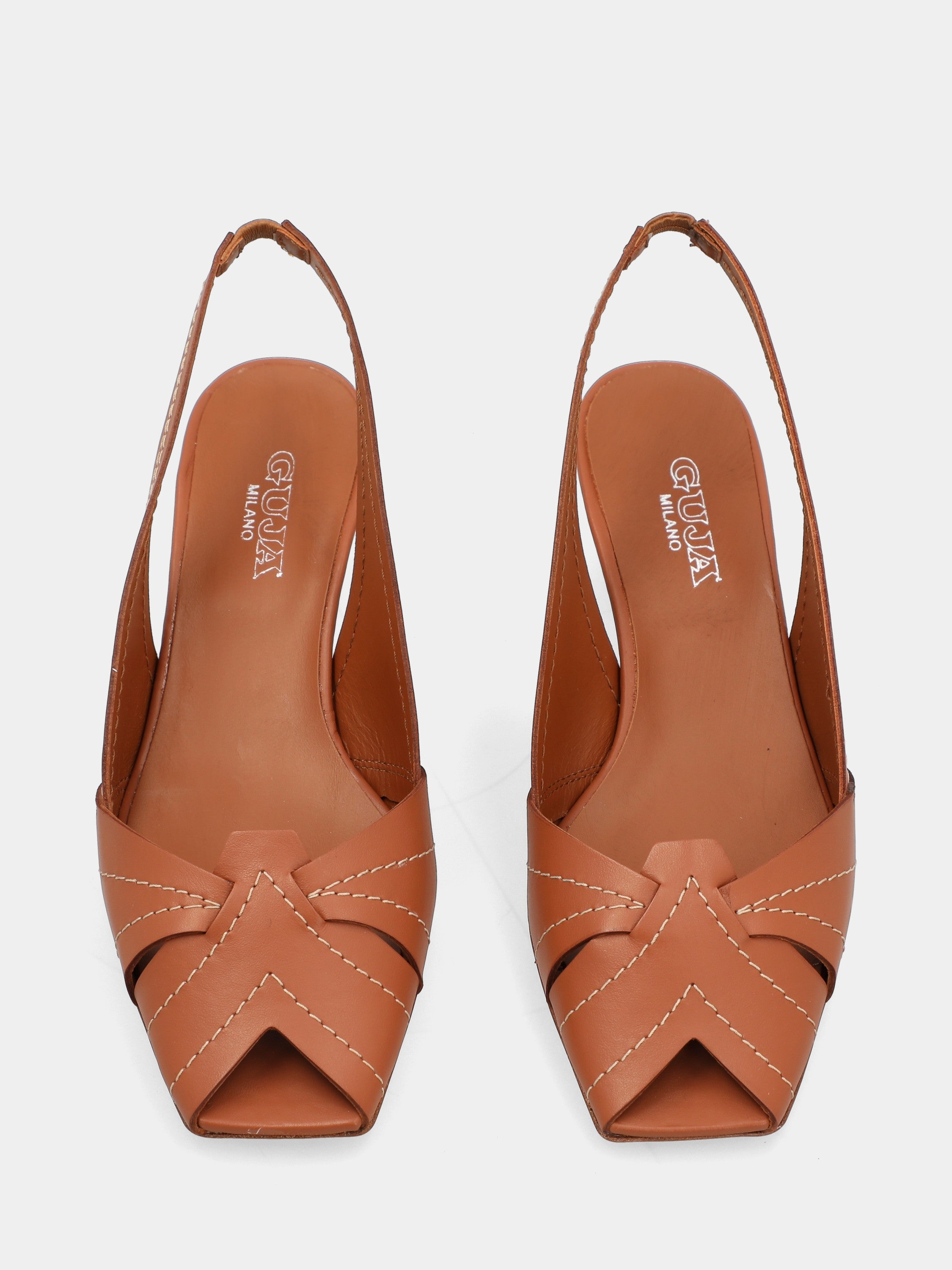 Sandale en veau cuir avec brides croisées et bout carré