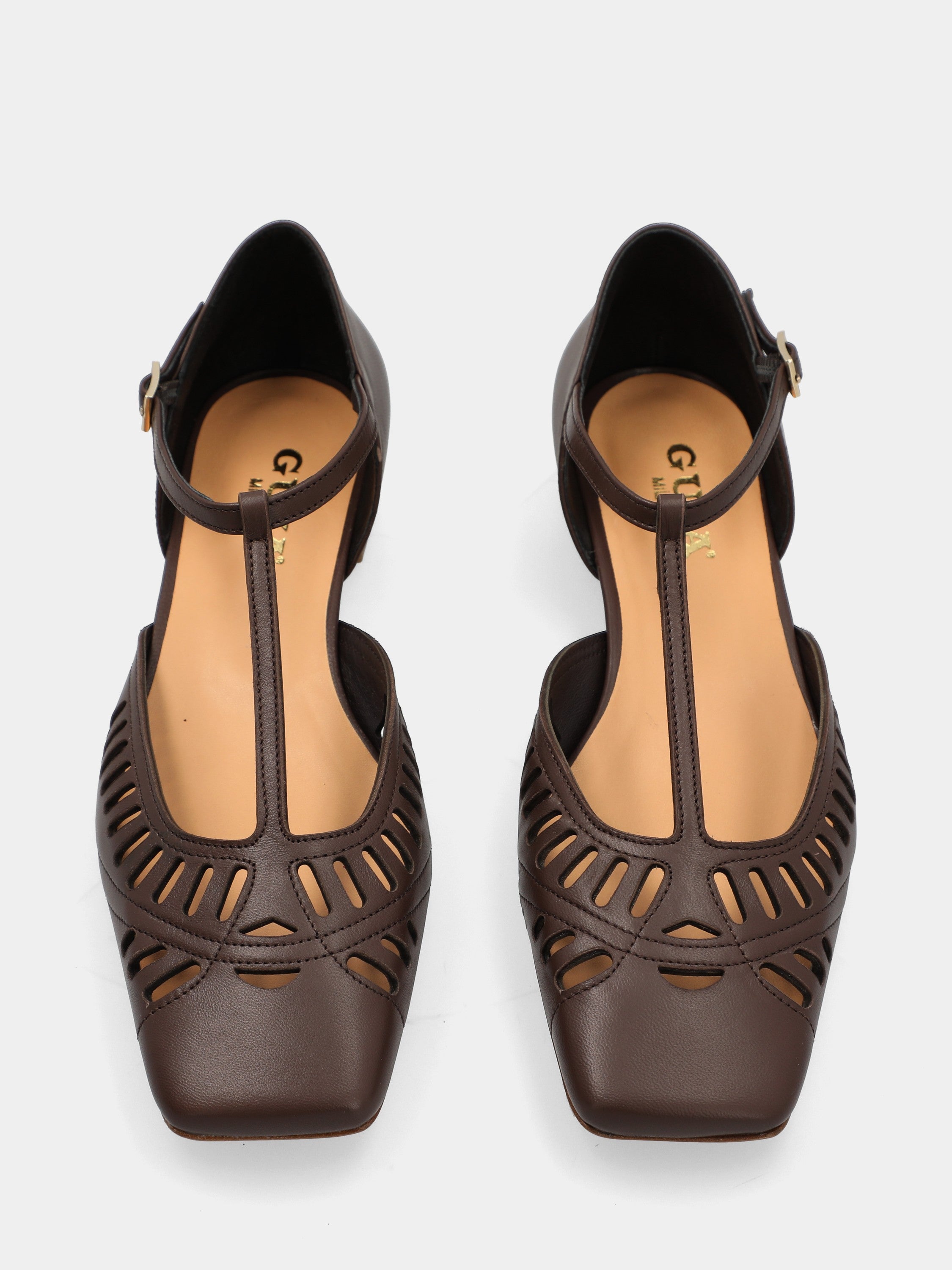 Ballerina Charleston in camoscio con forature laser e punta quadrata