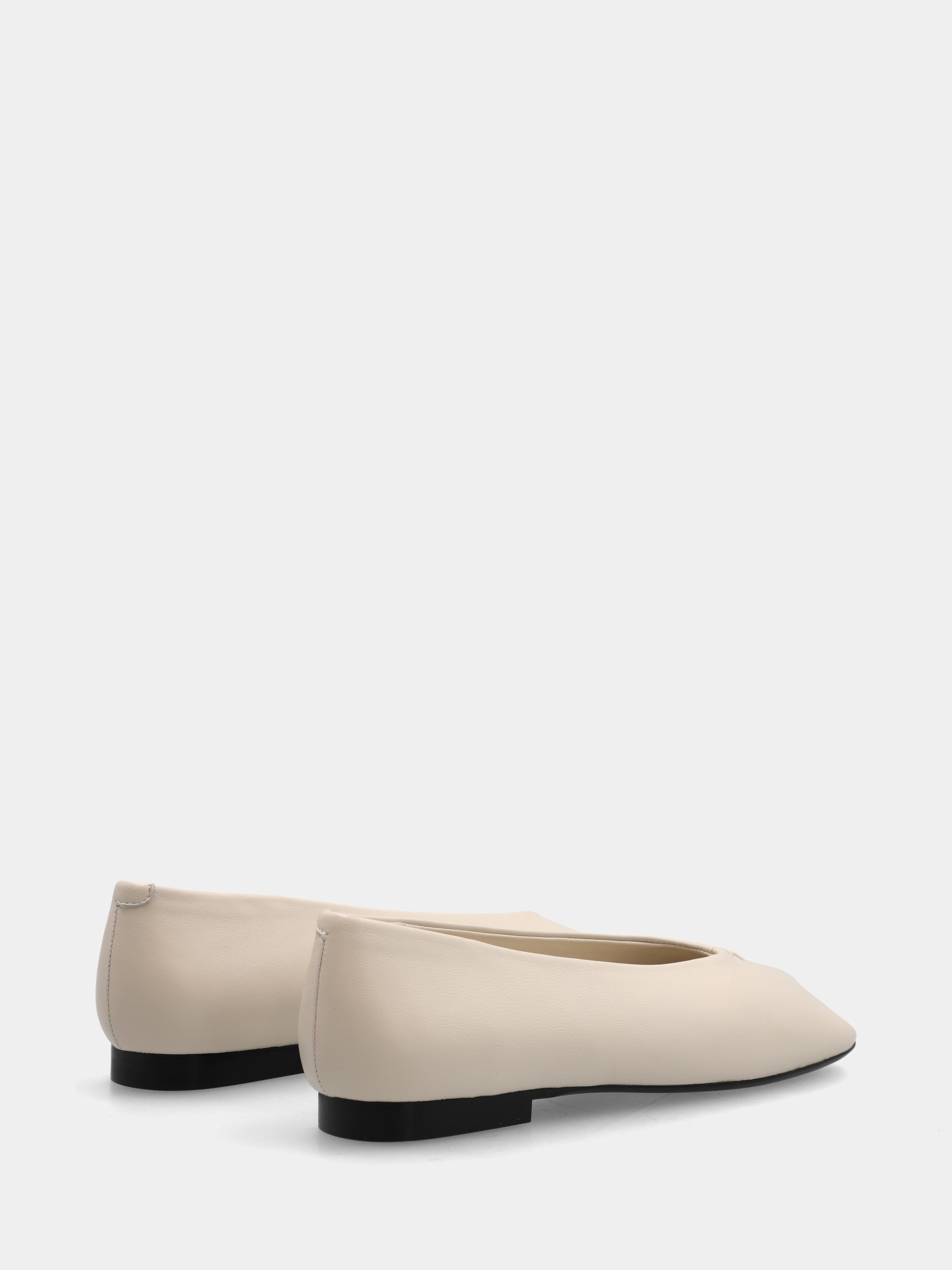 Ballerina in nappa bianca con punta quadrata