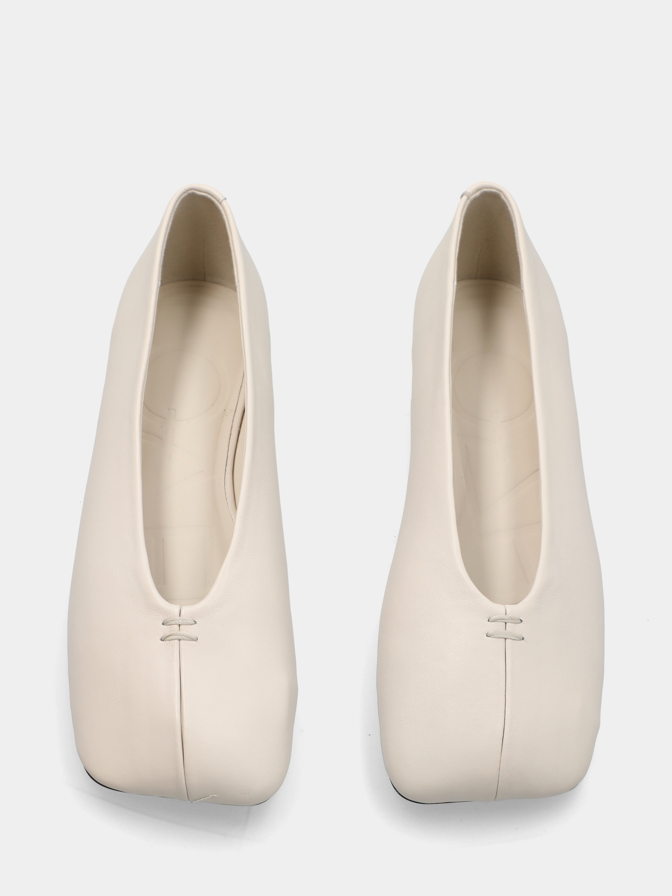 Ballerina in nappa bianca con punta quadrata