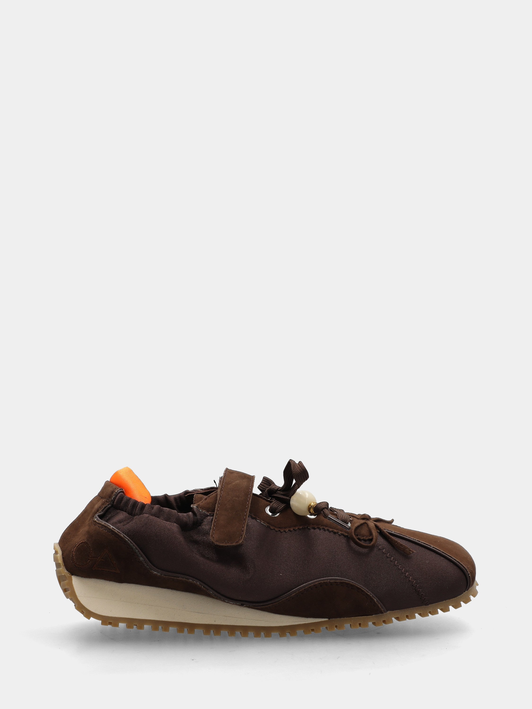 Sneakers in camoscio testa di moro con zeppa