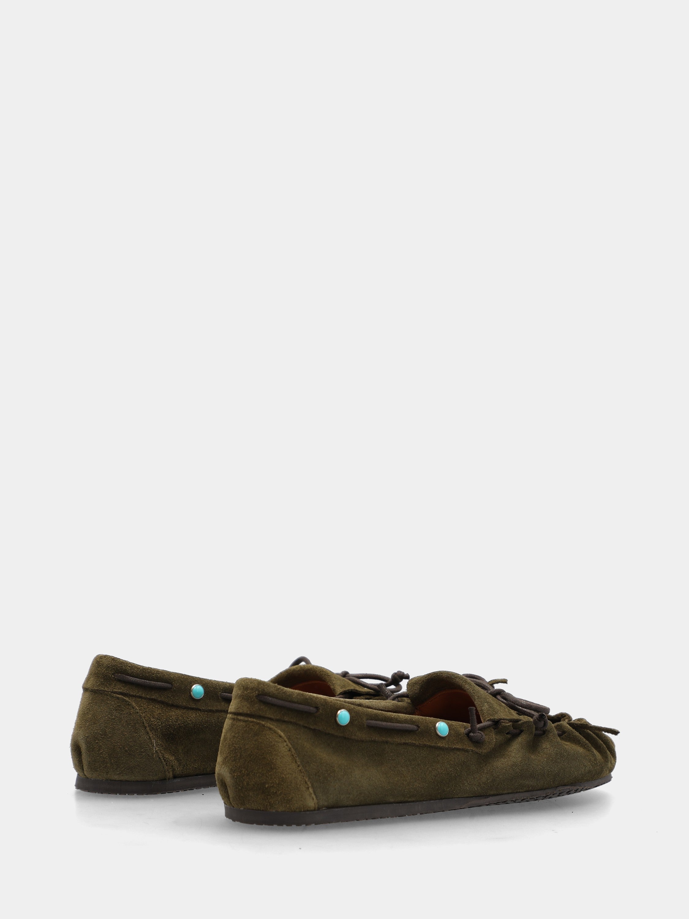 Mocassin en velours vert avec plis et nœud à franges