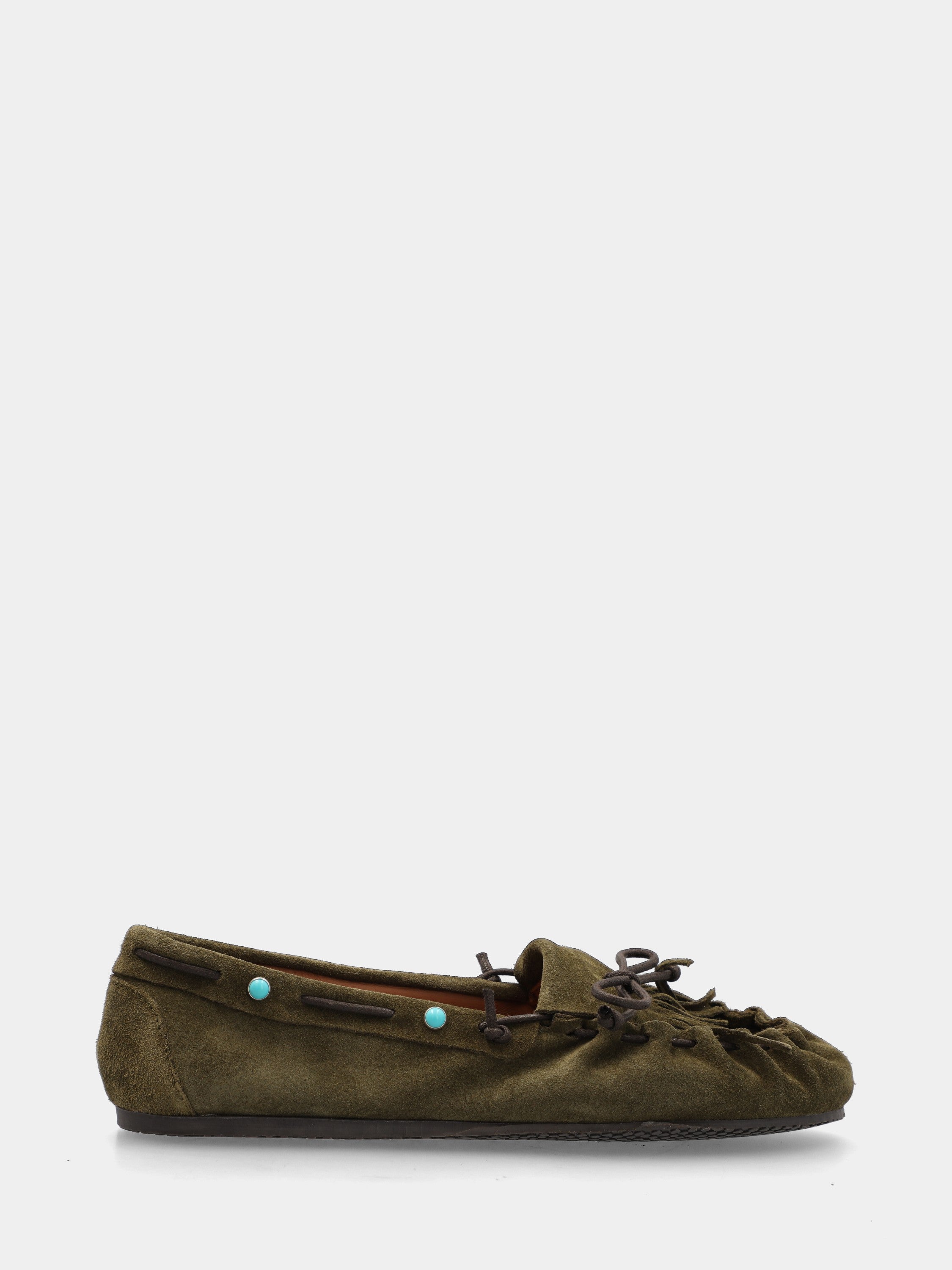 Mocassin en velours vert avec plis et nœud à franges