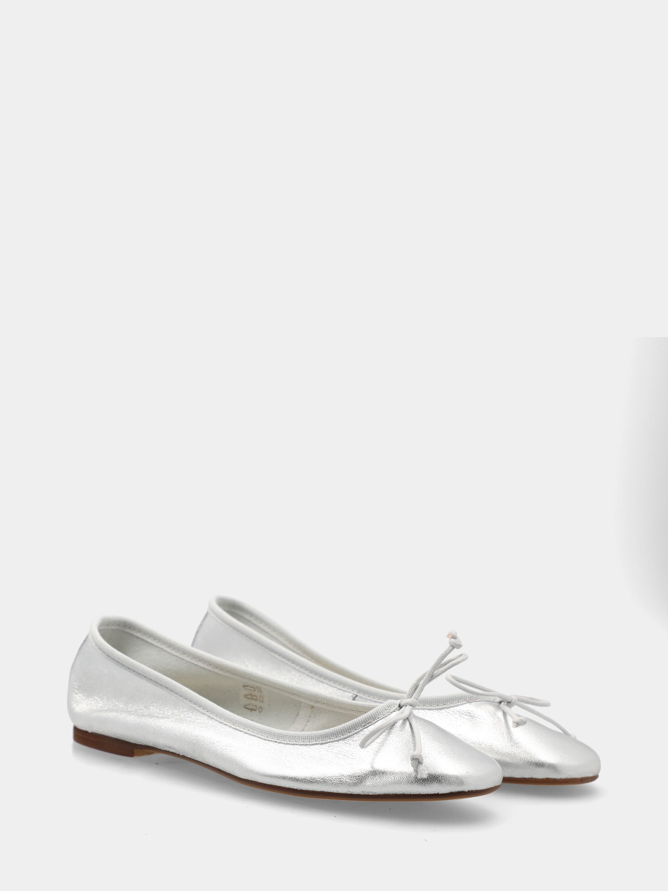 Silver laminated ballet flat with drawstring lace