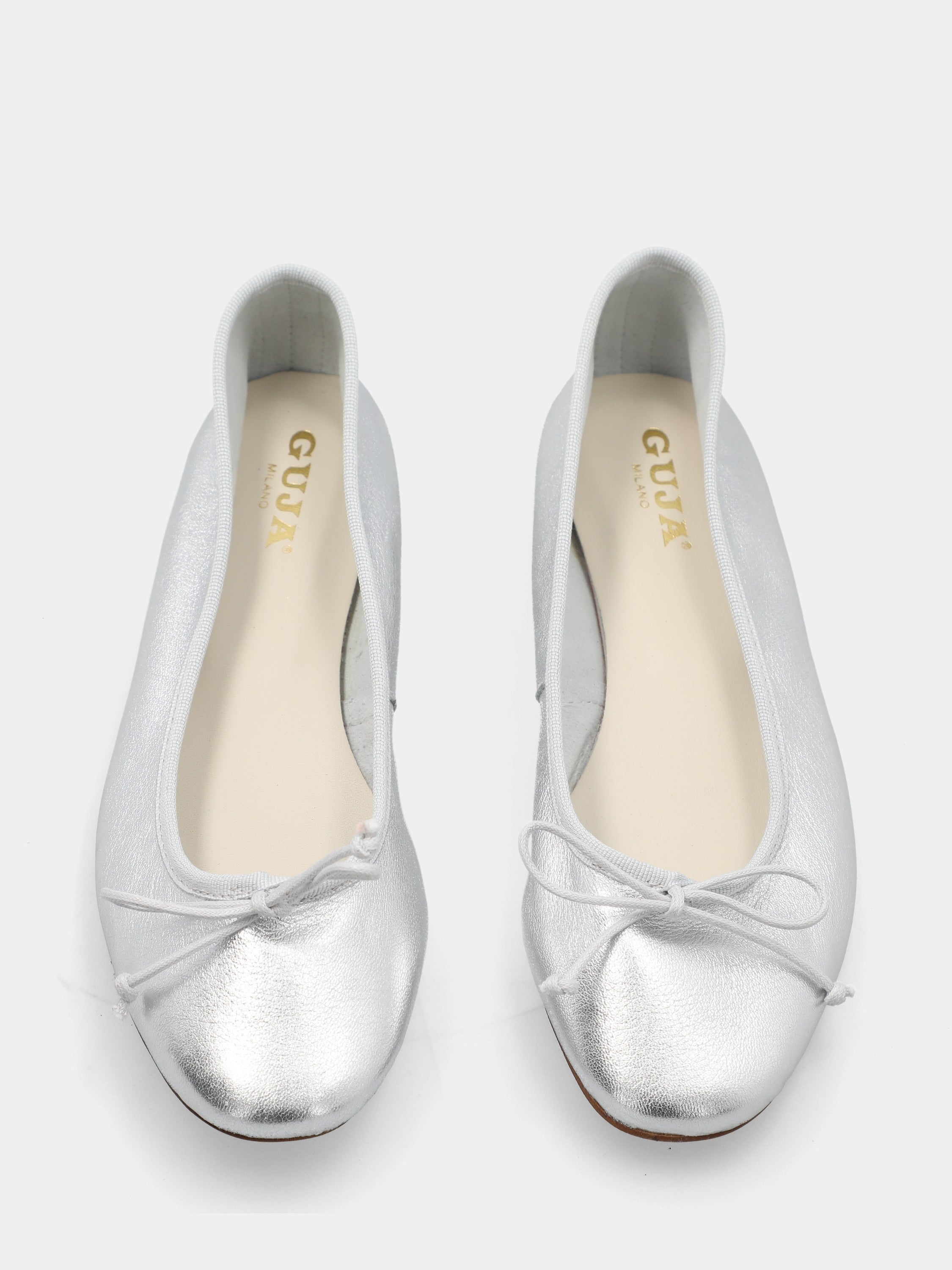 Silver laminated ballet flat with drawstring lace