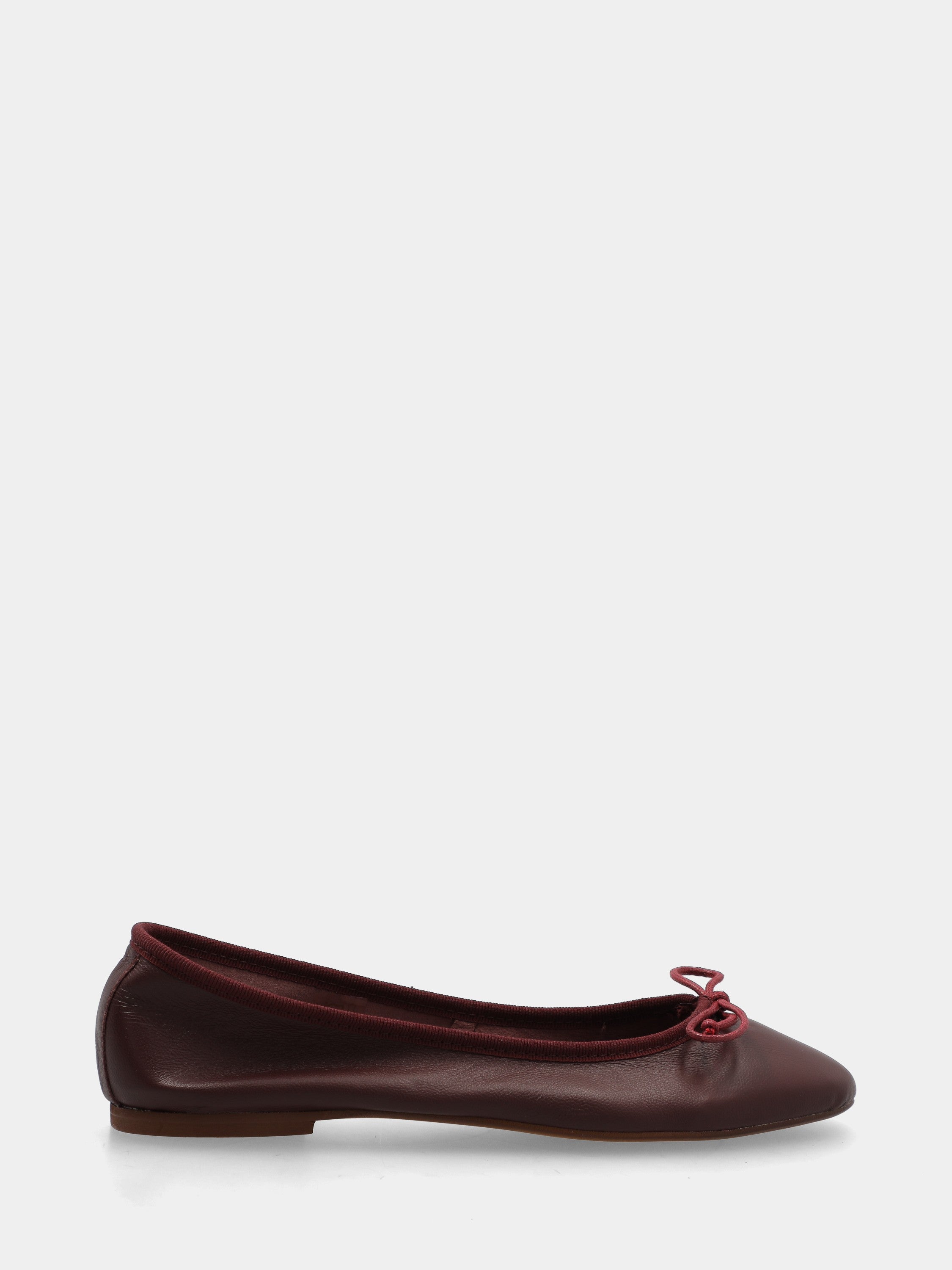 Ballerina in nappa bordeaux con laccio tirante