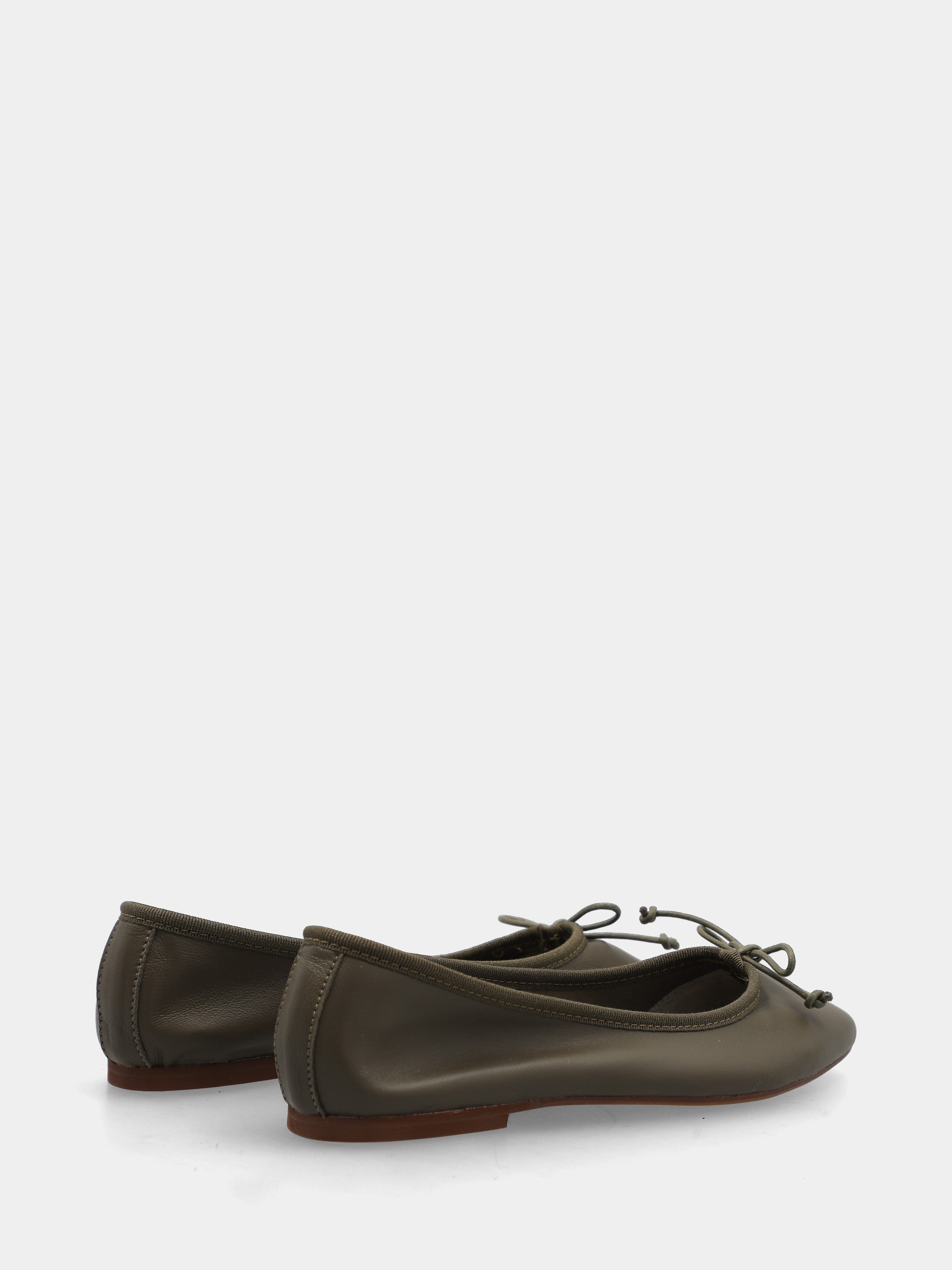 Ballerina in nappa verde militare con laccio tirante