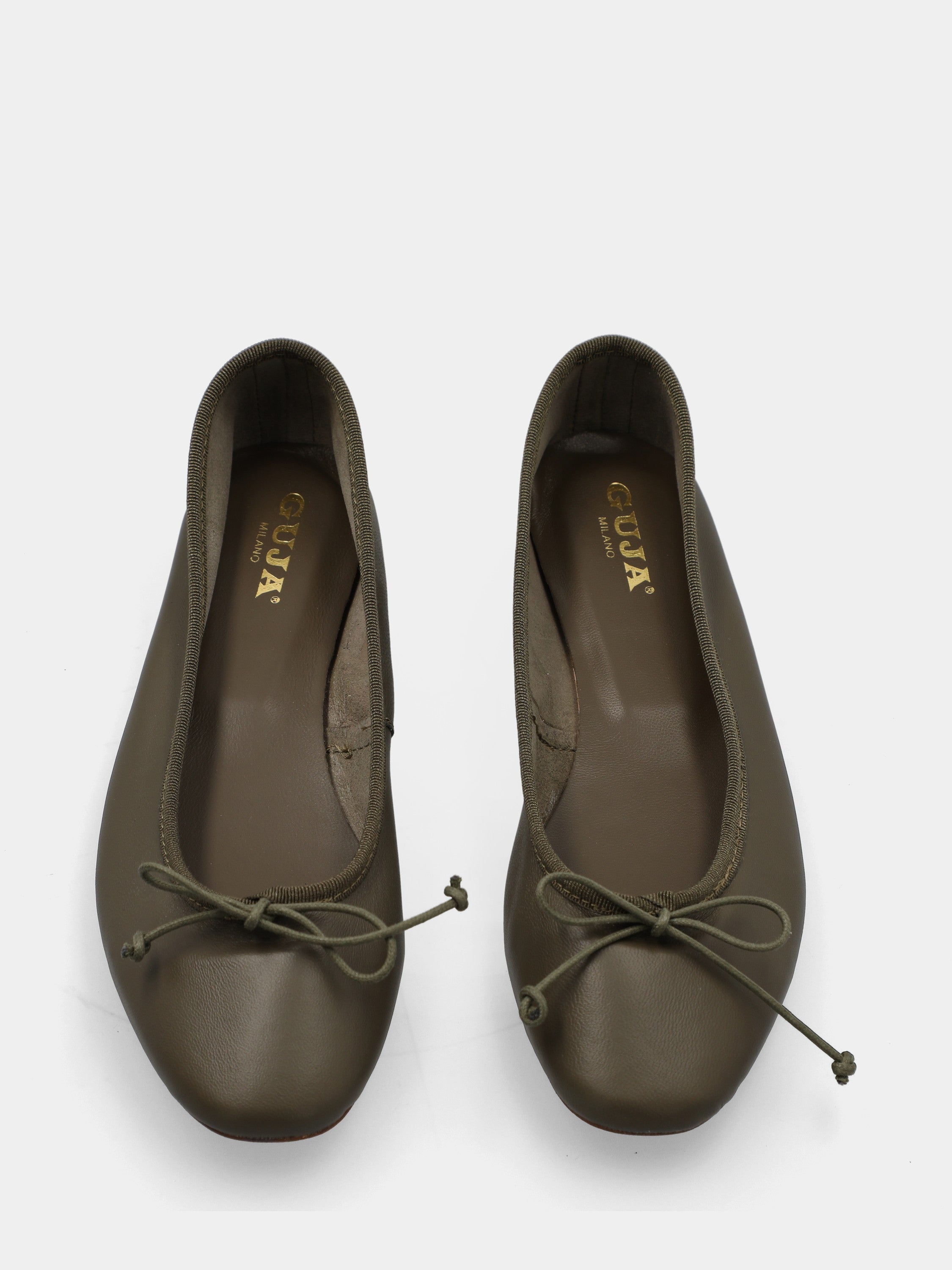 Ballerina in nappa verde militare con laccio tirante