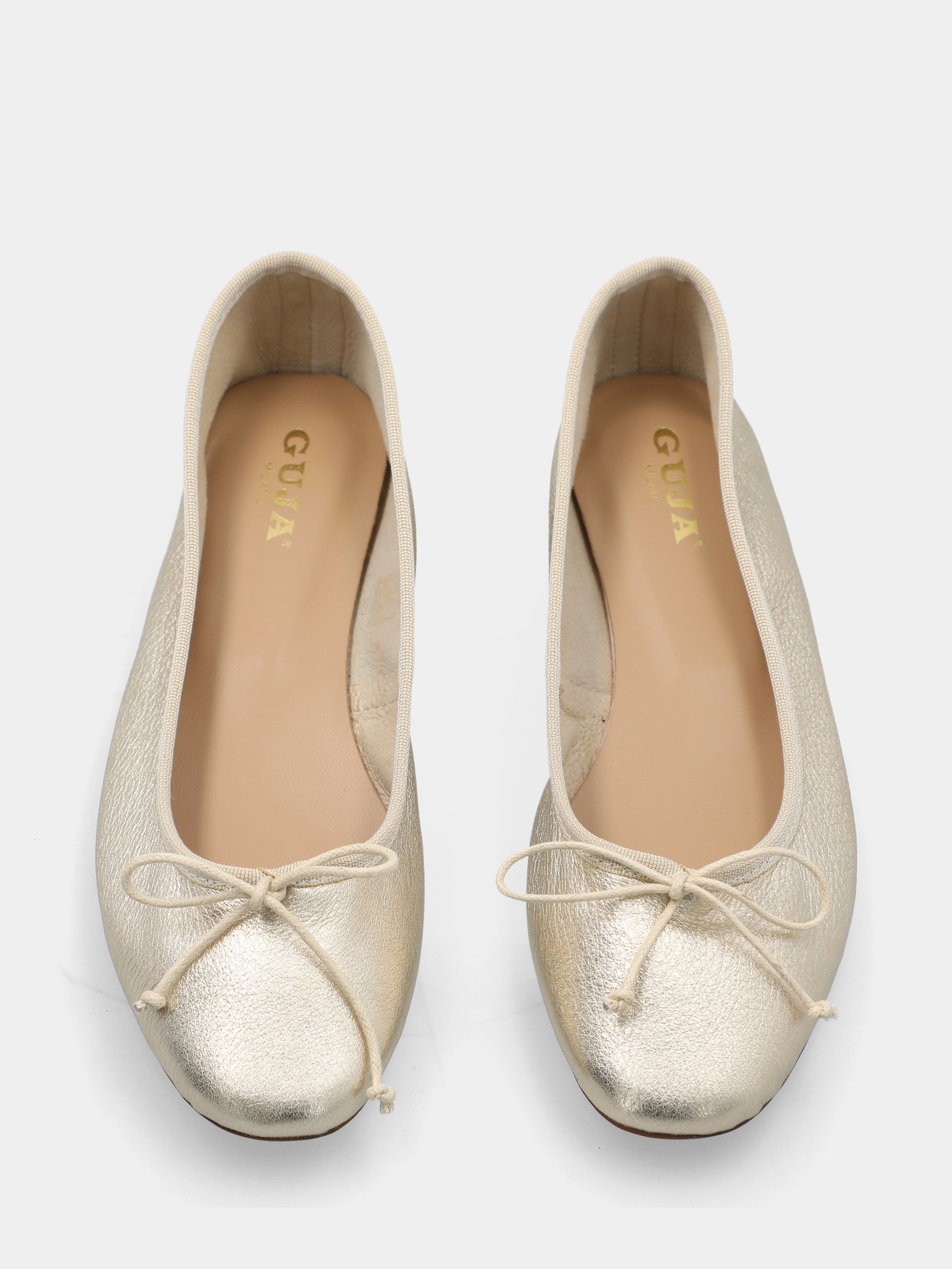 Ballet flat in platinum laminate with drawstring lace