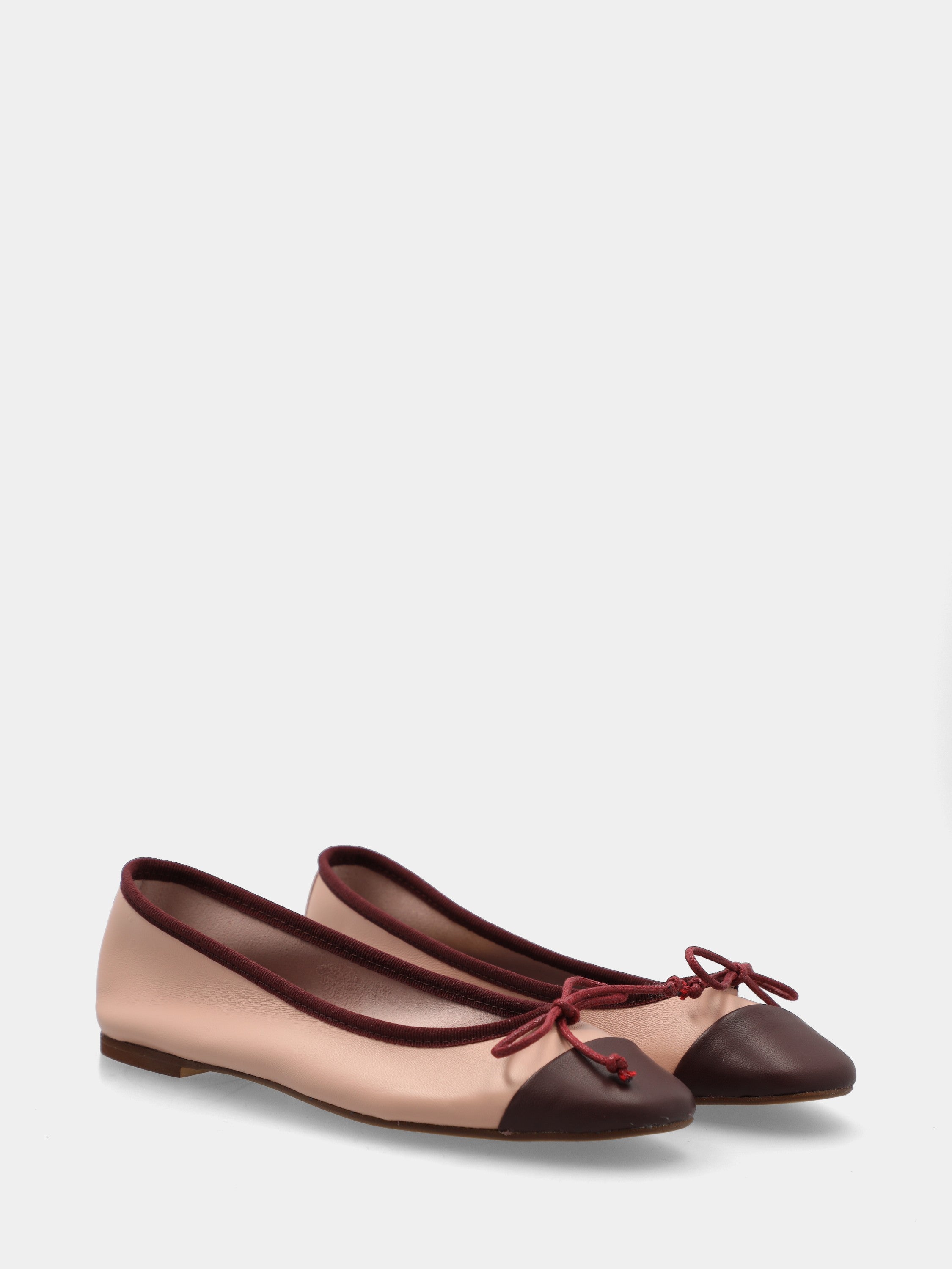 Ballet flat in two-tone bordeaux and nude nappa leather with bow
