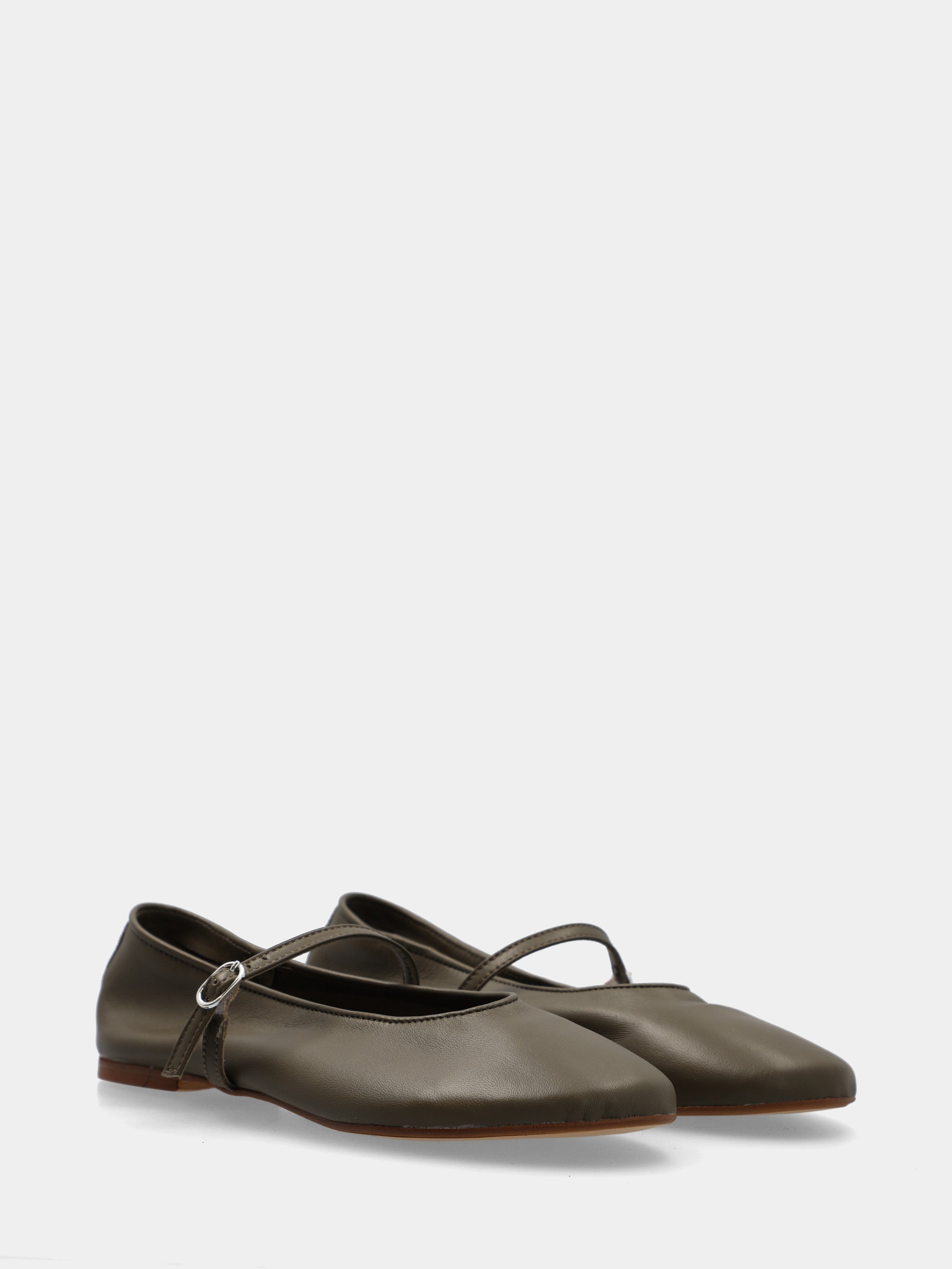 Mary Jane in military green nappa with high neckline and round toe